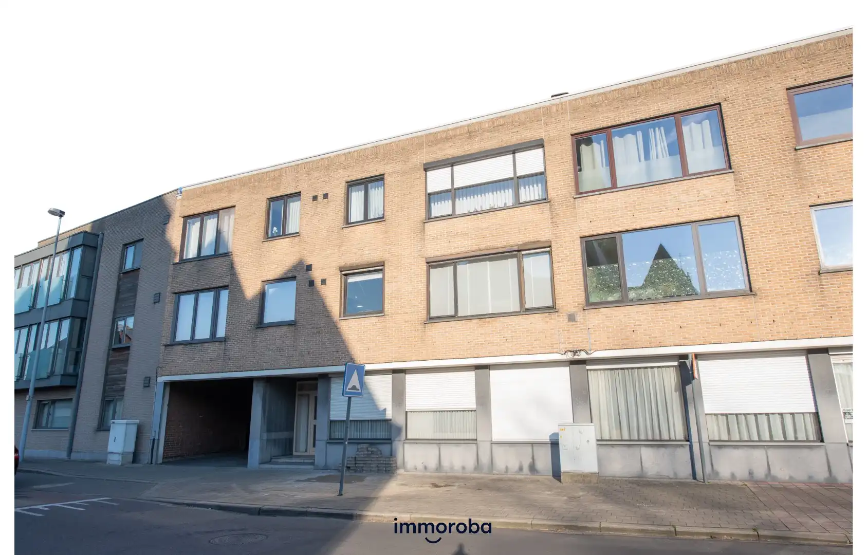 Instapklaar 2-slaapkamerappartement in centrum Zulte met garage! foto {{pictureIndex}}