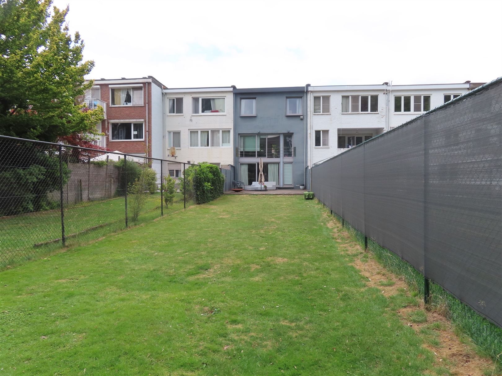 Ideale familie woning met 3 slaapkamers, bureau, tuin, garage en dubbele parkeerplaats in residentieel Wilrijk! foto 3