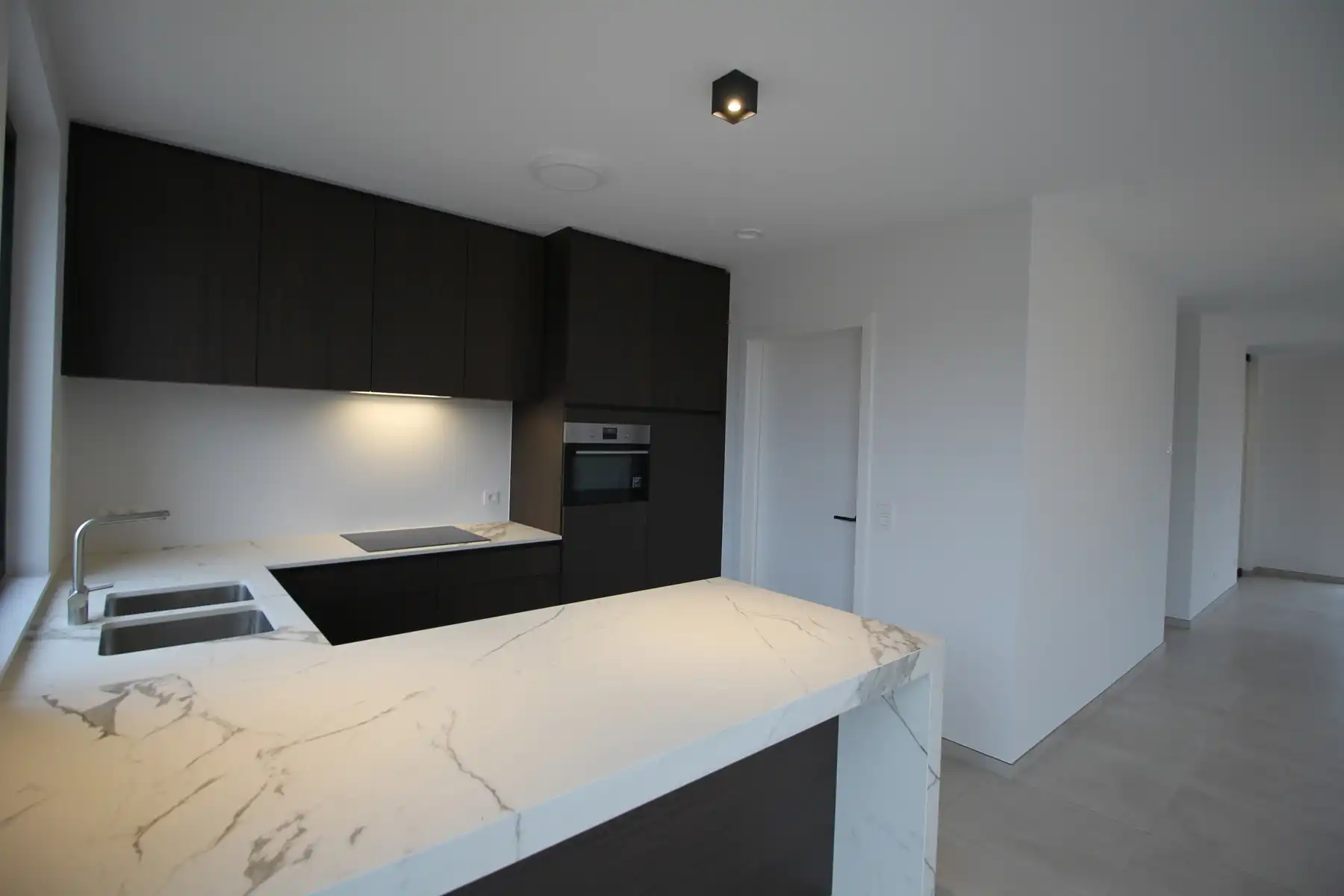 Energiezuinige nieuwbouwwoning met 4 slaapkamers, terras met tuin, tuinberging, carport en autostaanplaats. foto 8