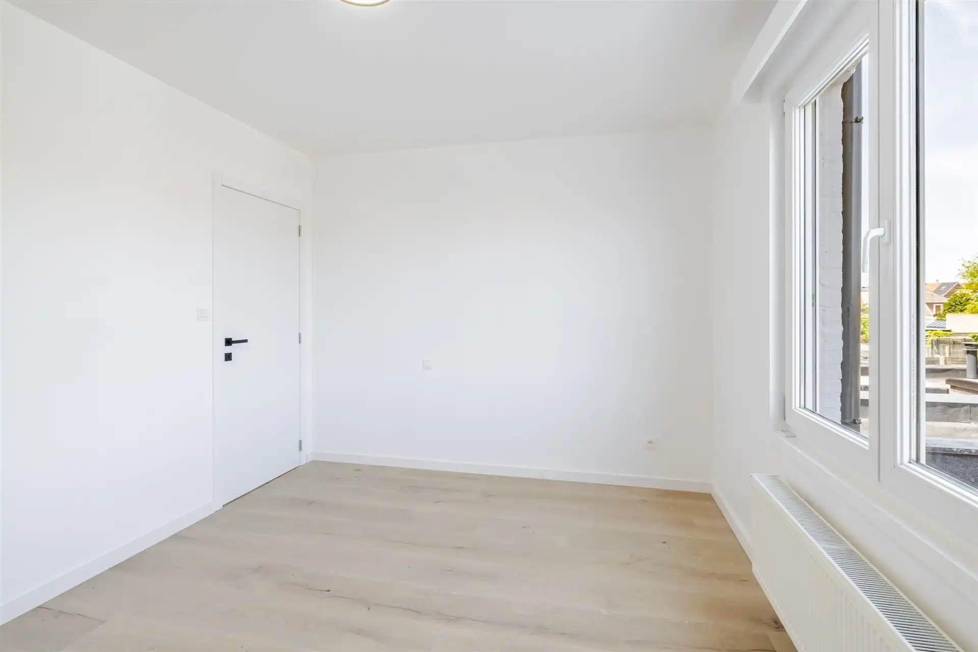 Uitstekend gerenoveerde woning met 3 slks en tuin foto 16