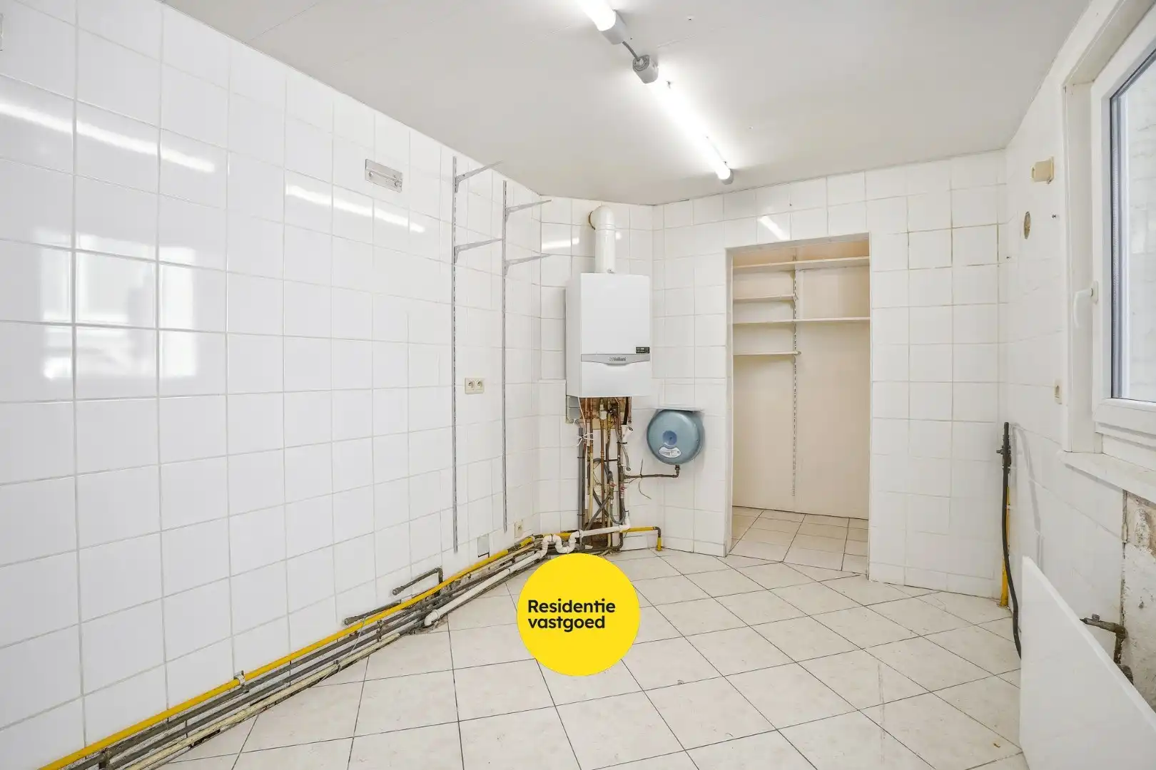 Goed gelegen gebouw op 117m² te De Panne bestaande uit een handelsruimte en woonst.  foto 7