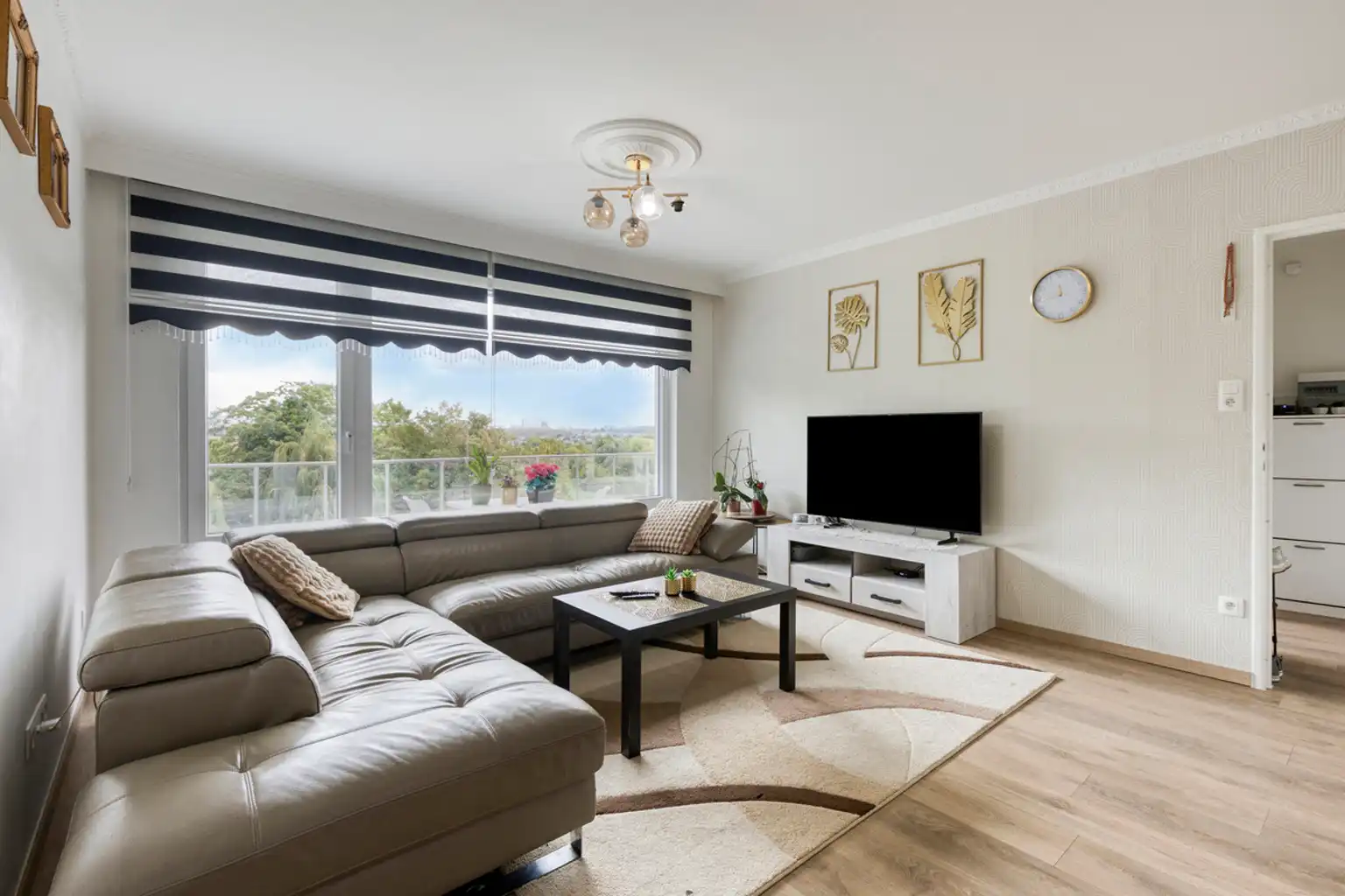 Instapklaar appartement met prachtig uitzicht op het park foto {{pictureIndex}}
