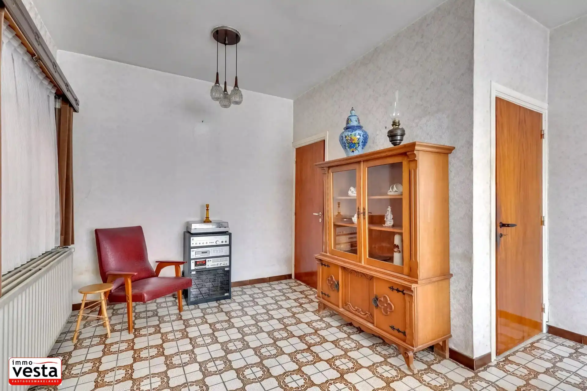 Ruime, centraal gelegen woning met renovatiepotentieel foto 8