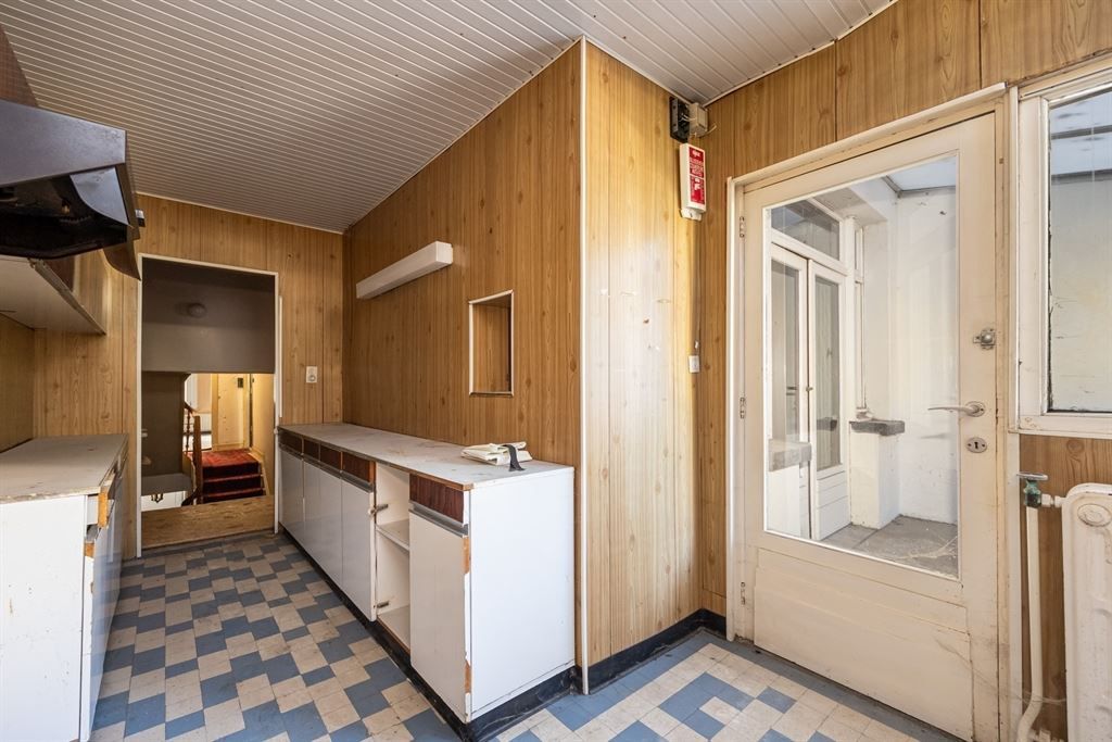 Magazijn pal in de stad met grote woonst foto 20