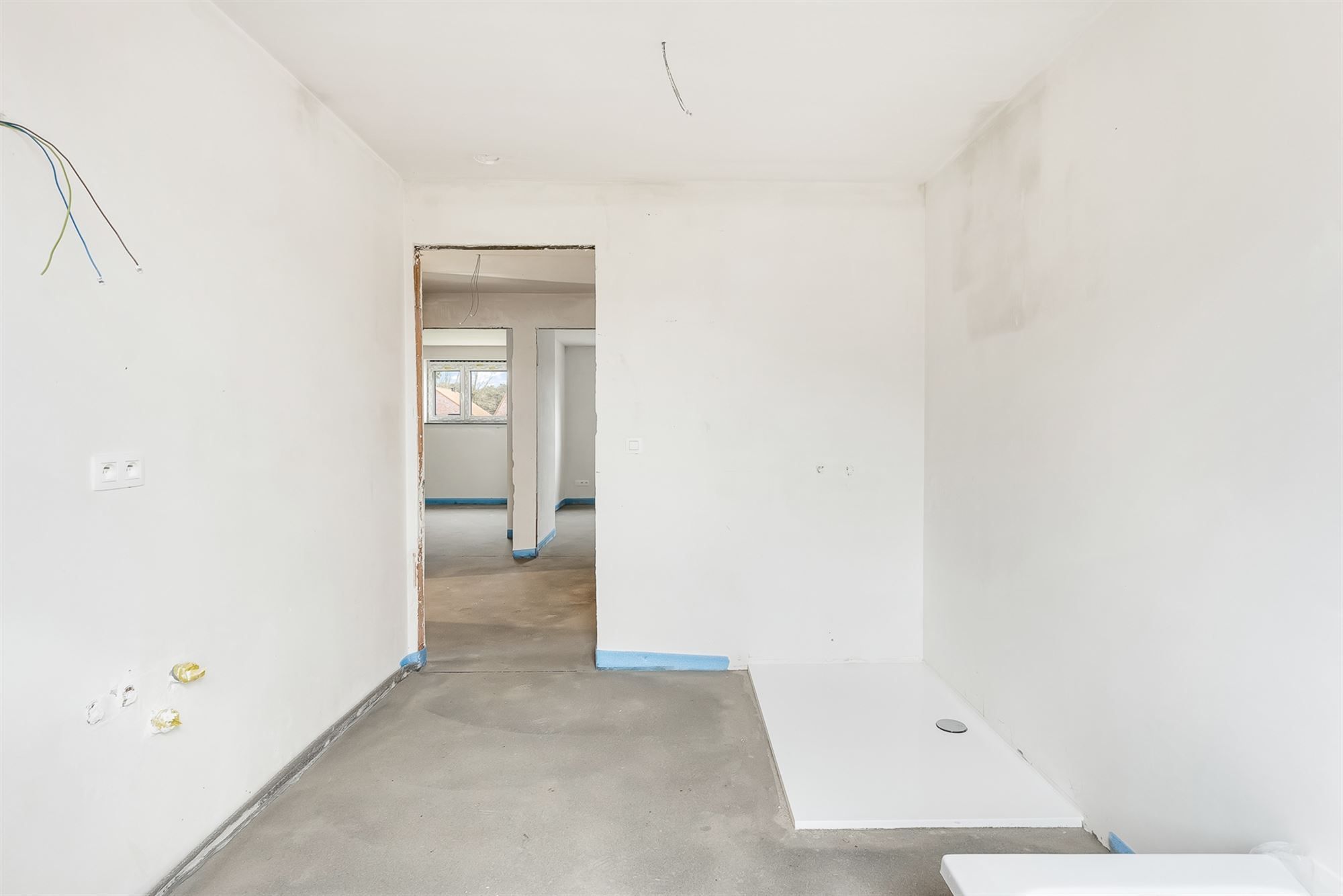 VOLLEDIG AFGEWERKTE NIEUWBOUWWONING IN DOODLOPENDE STRAAT foto 24