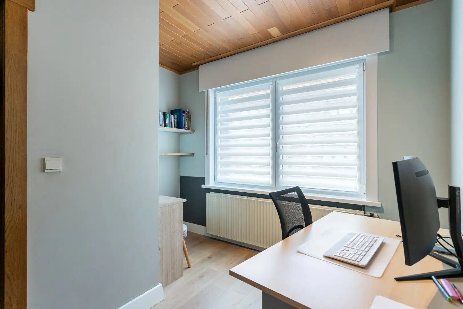 Gerenoveerde 3-gevelwoning met tuin en 4 slaapkamers te Sint-Genesius-Rode foto 3