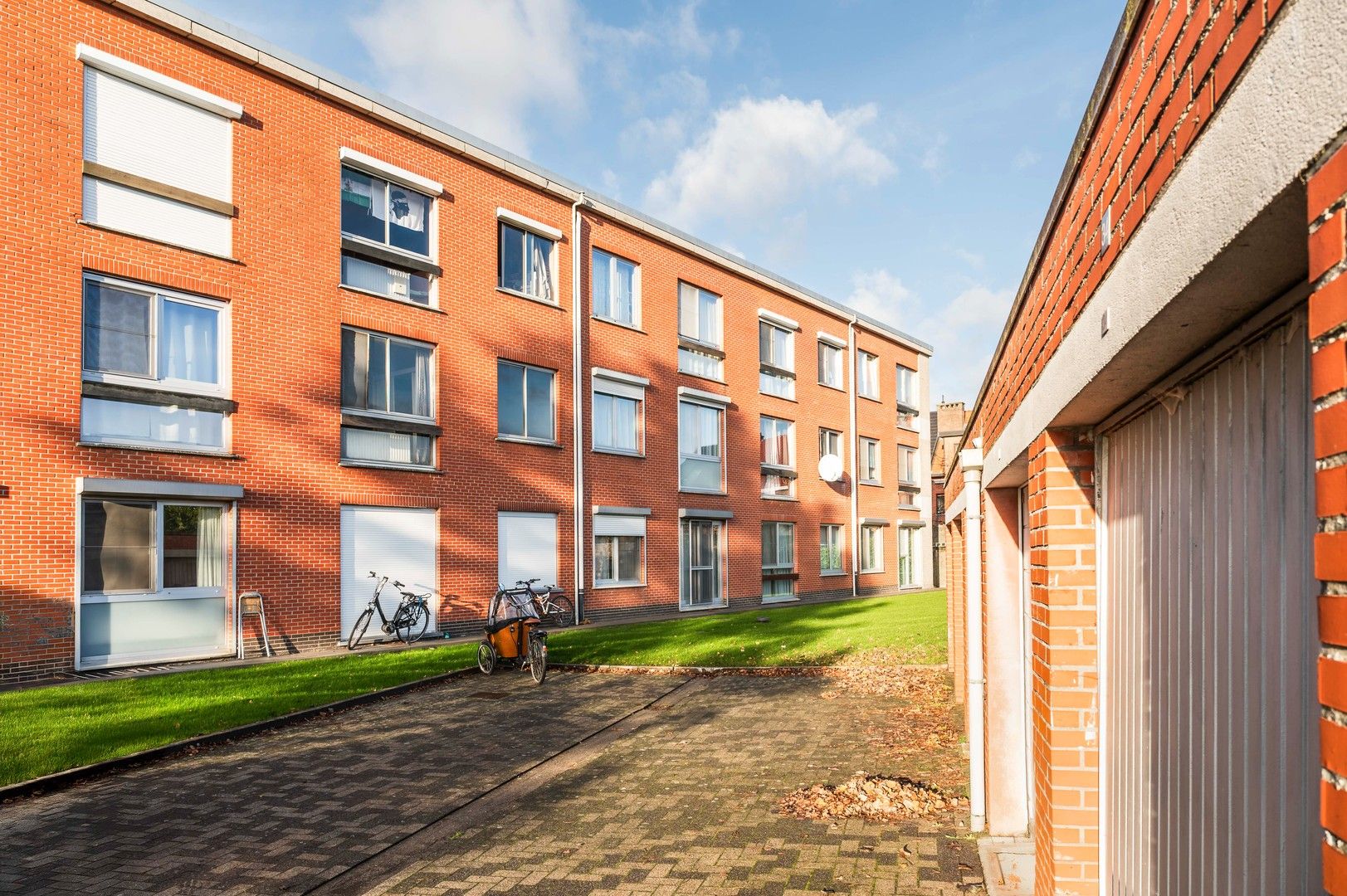 Te renoveren 3-kamerappartement op 1ste verdiep met terras en garagebox foto 3