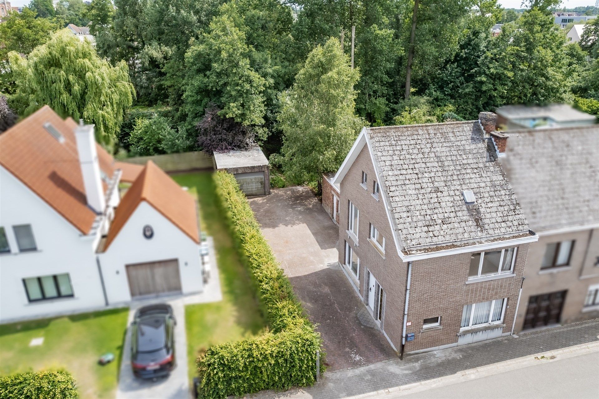 Halfopen renovatiewoning met  verdere mogelijkheden in centrum Wetteren foto 4