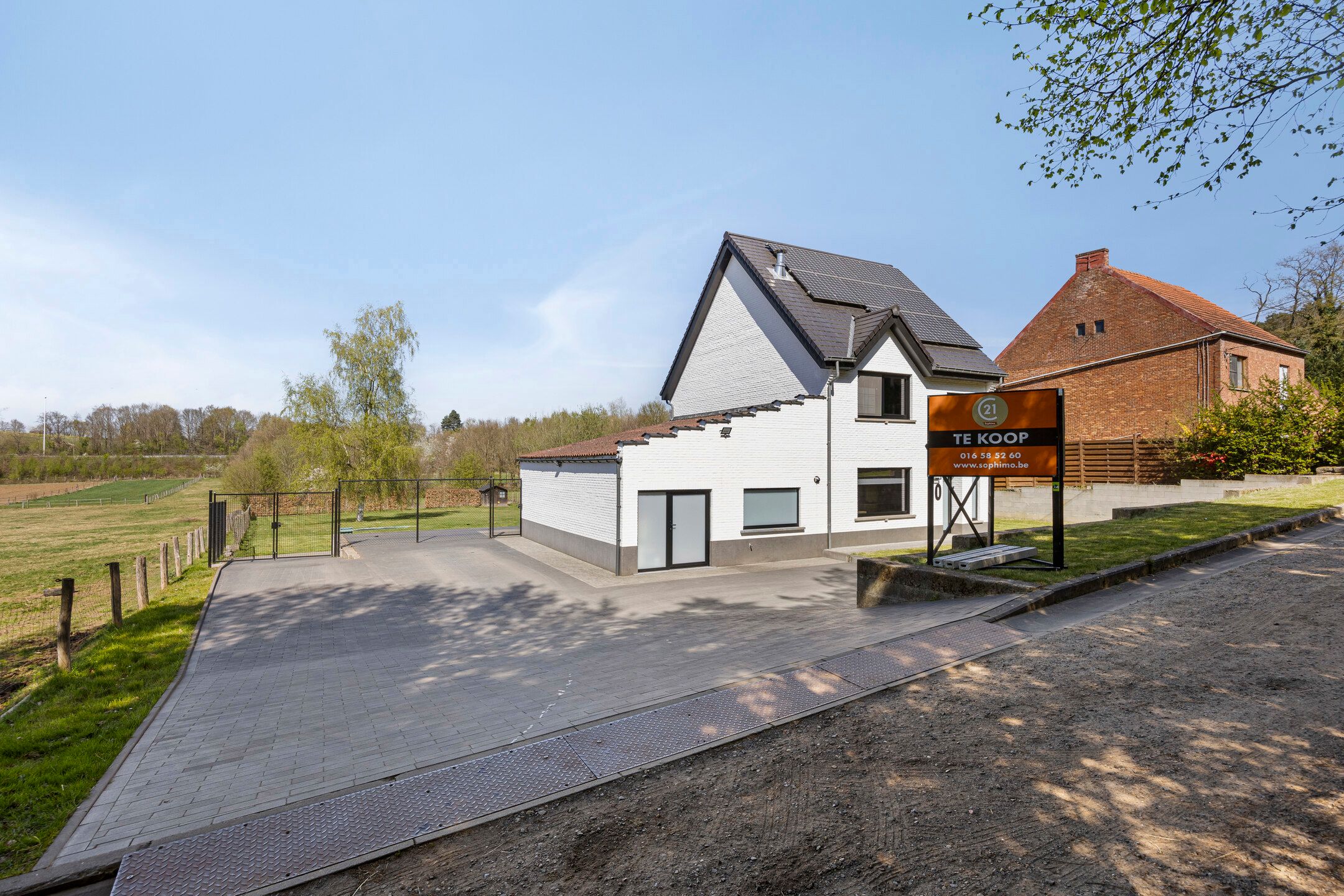Perfect instapklare woning met een unieke ligging op 20 are foto {{pictureIndex}}