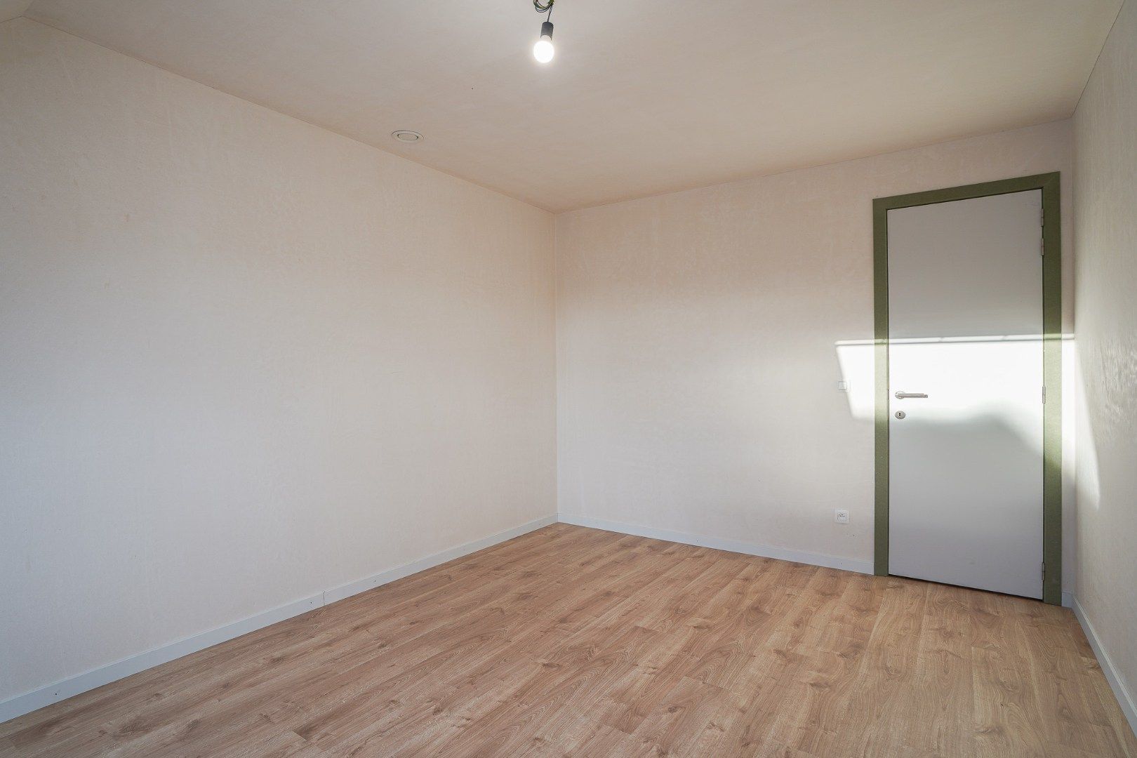 Moderne halfopen nieuwbouw woning op 356 m² met hoogwaardige afwerking foto 14