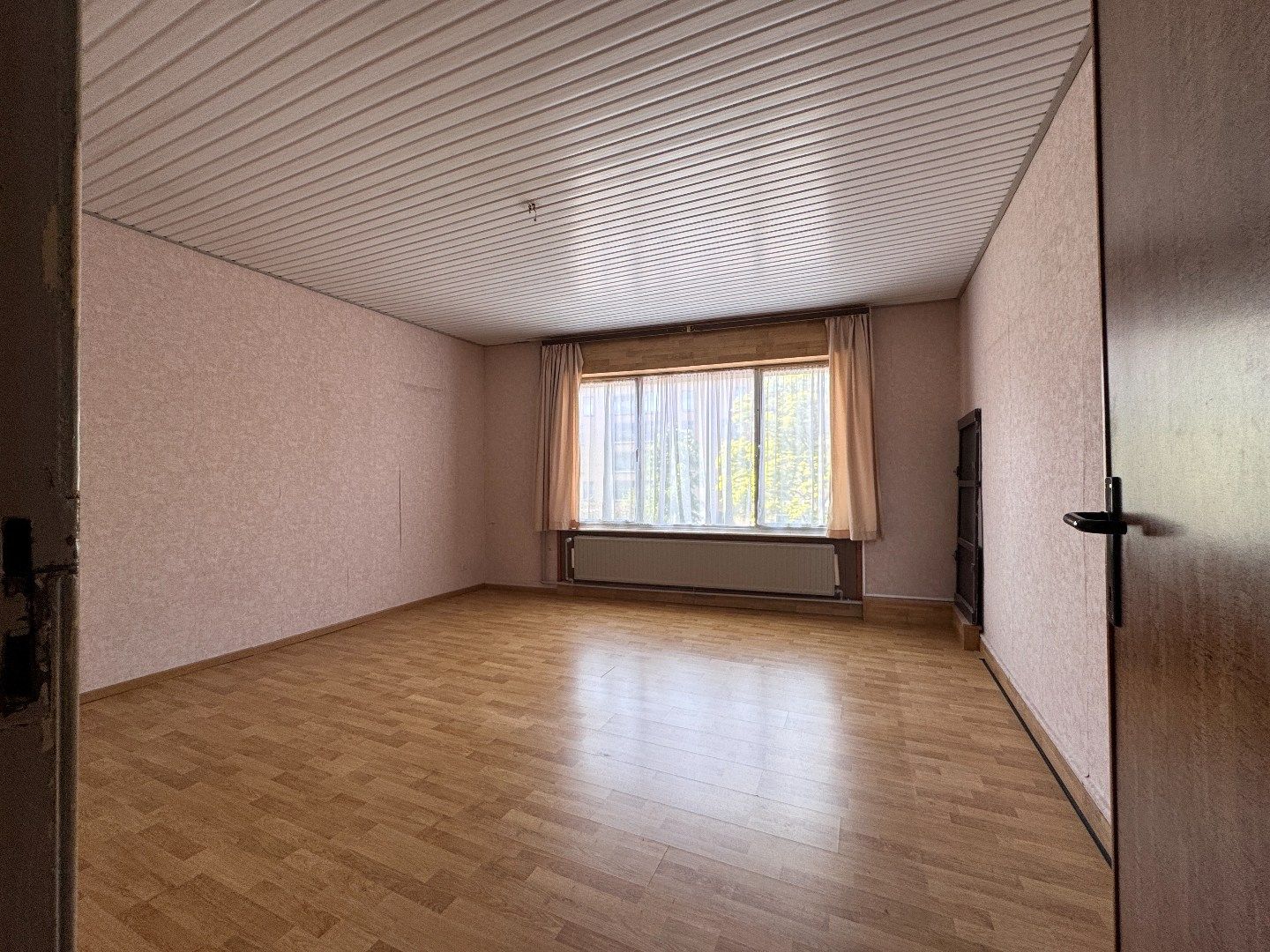 Zeer ruime te renoveren rijwoning met 4 bouwlagen.  foto 12
