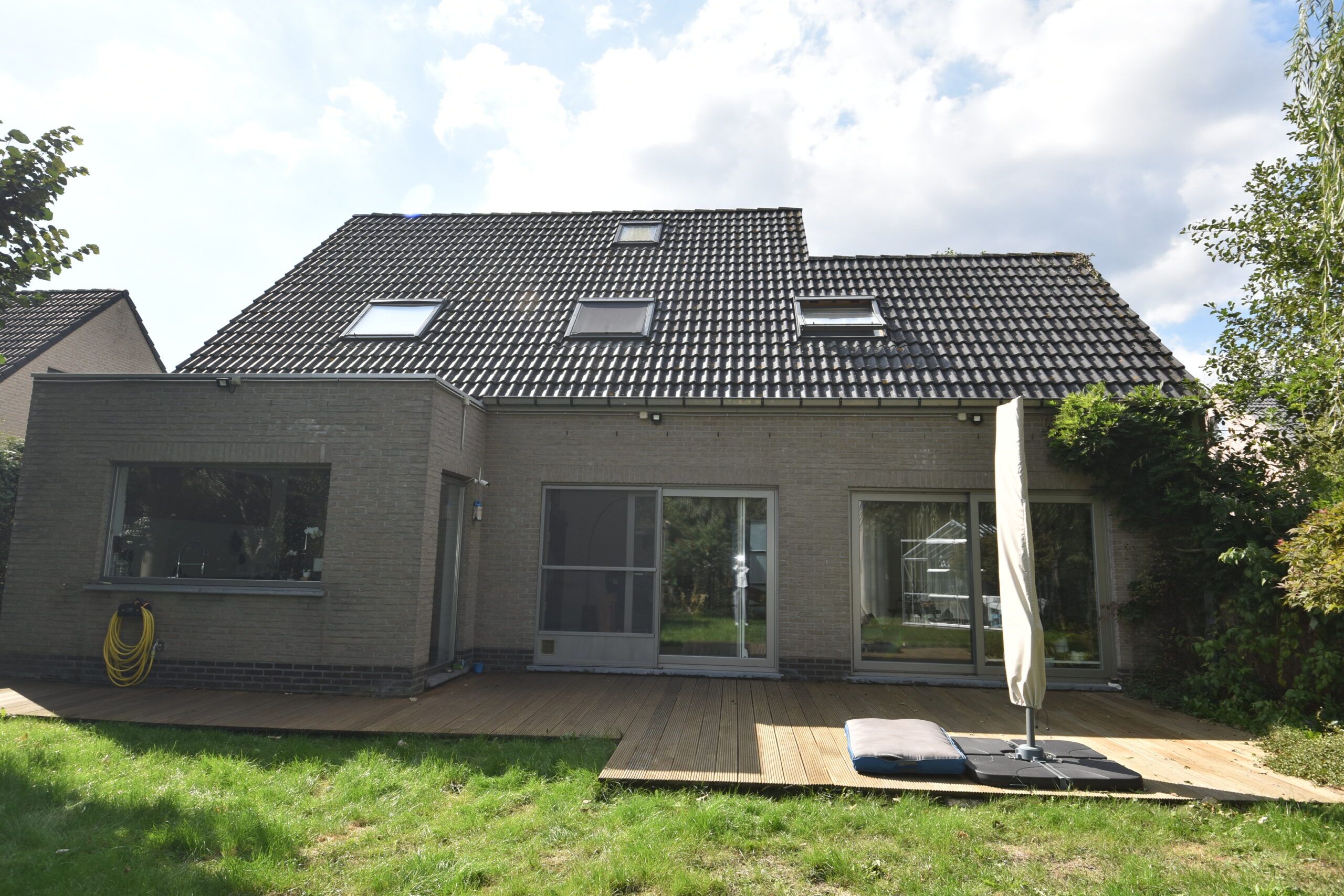 Prachtige villa met mooie tuin in doodlopende straat foto 18