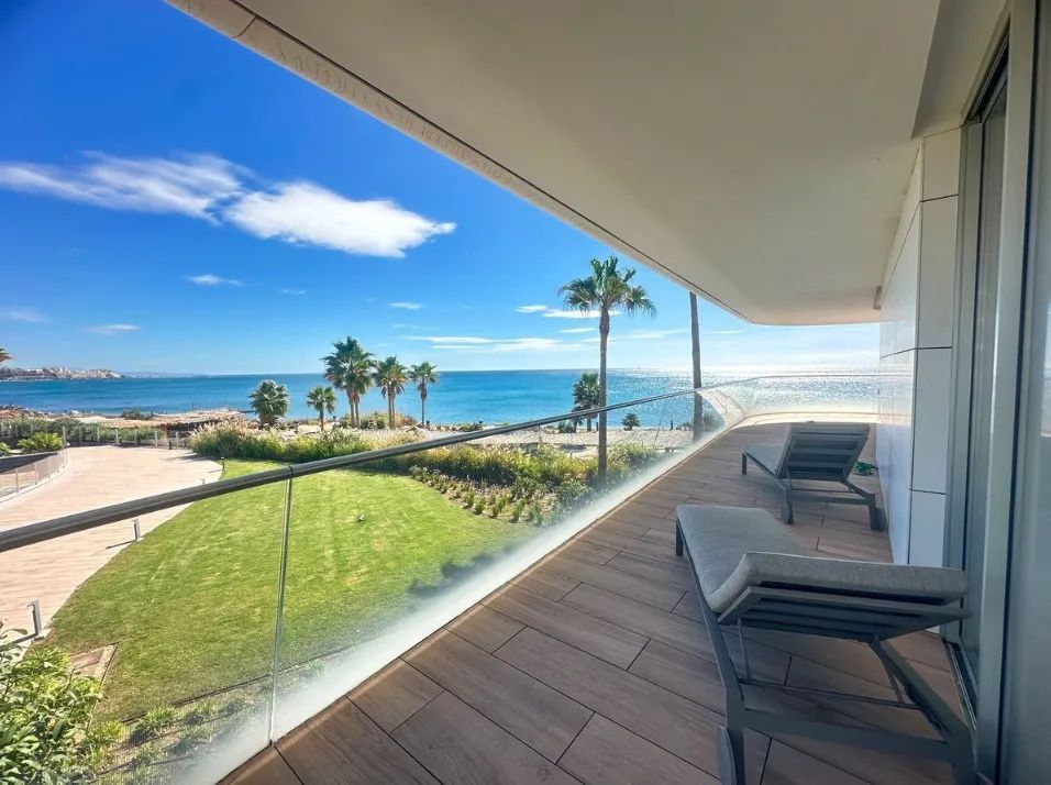 Exclusief frontline beach appartement in Estepona – wonen in pure luxe met spectaculair zeezicht! foto 17