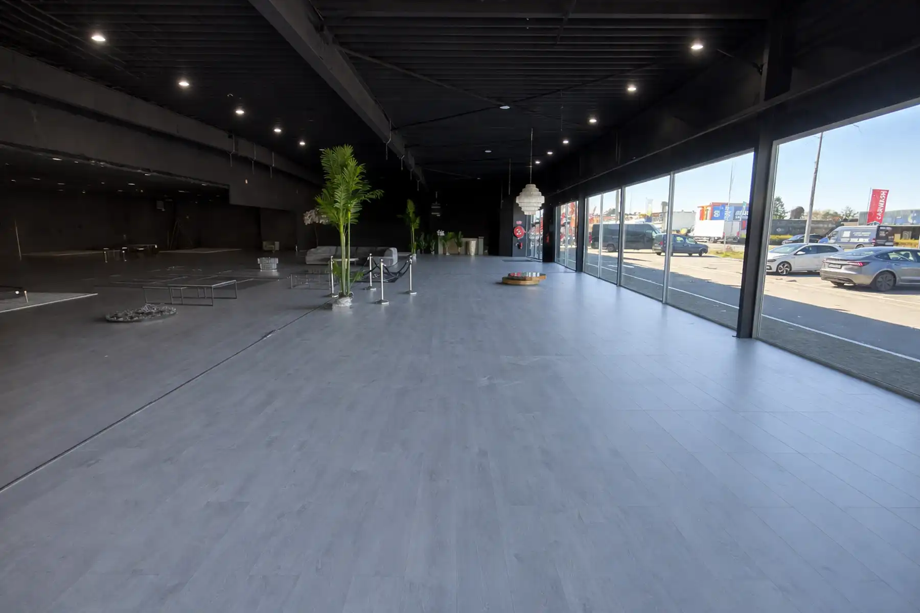 Winkelpand +- 1.000 m² te huur op zichtlocatie met parking foto 3