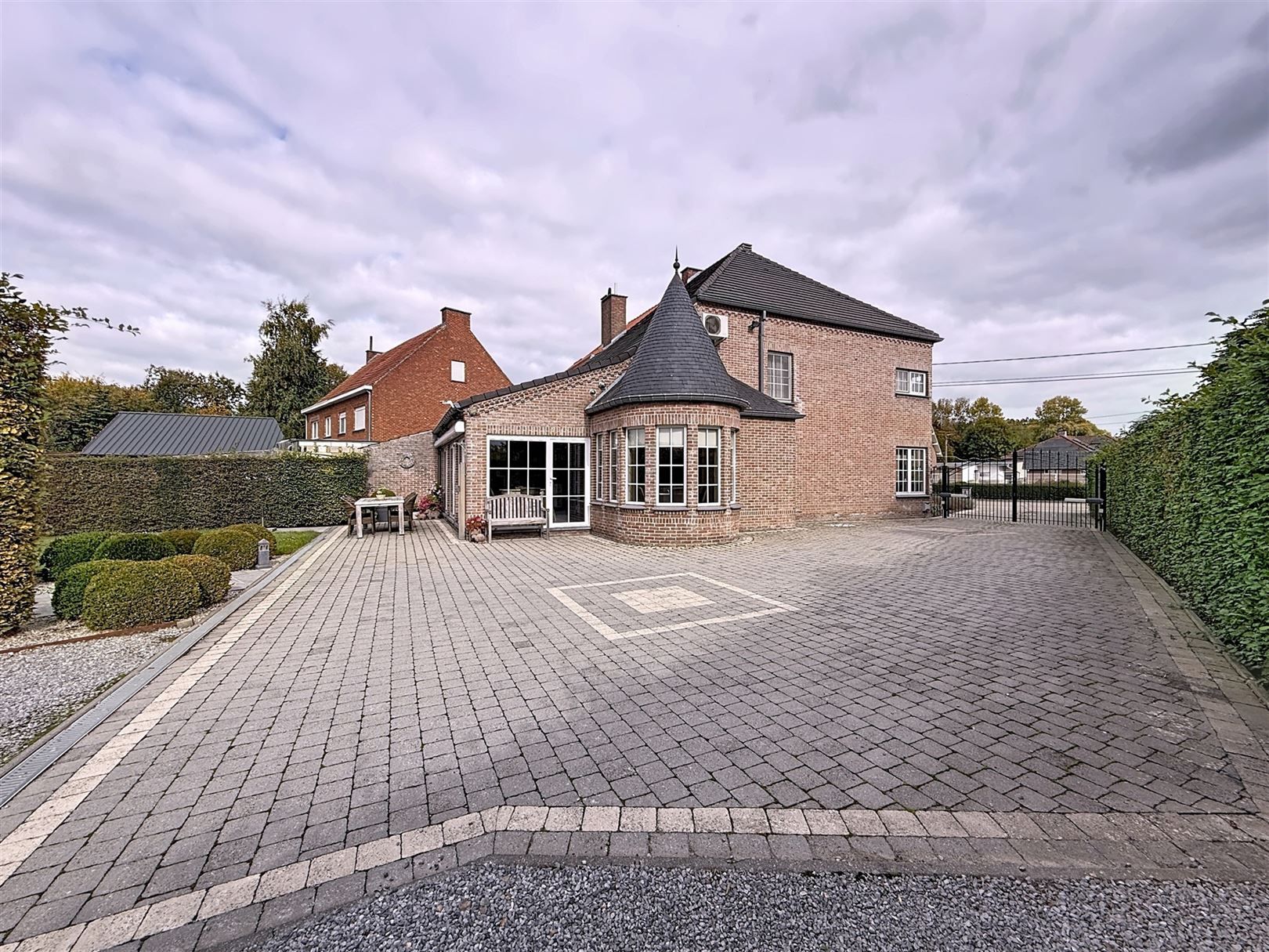 Instapklare woning, 2 slpks + inrichtb. zolder, tuin, 10a 85ca foto 32