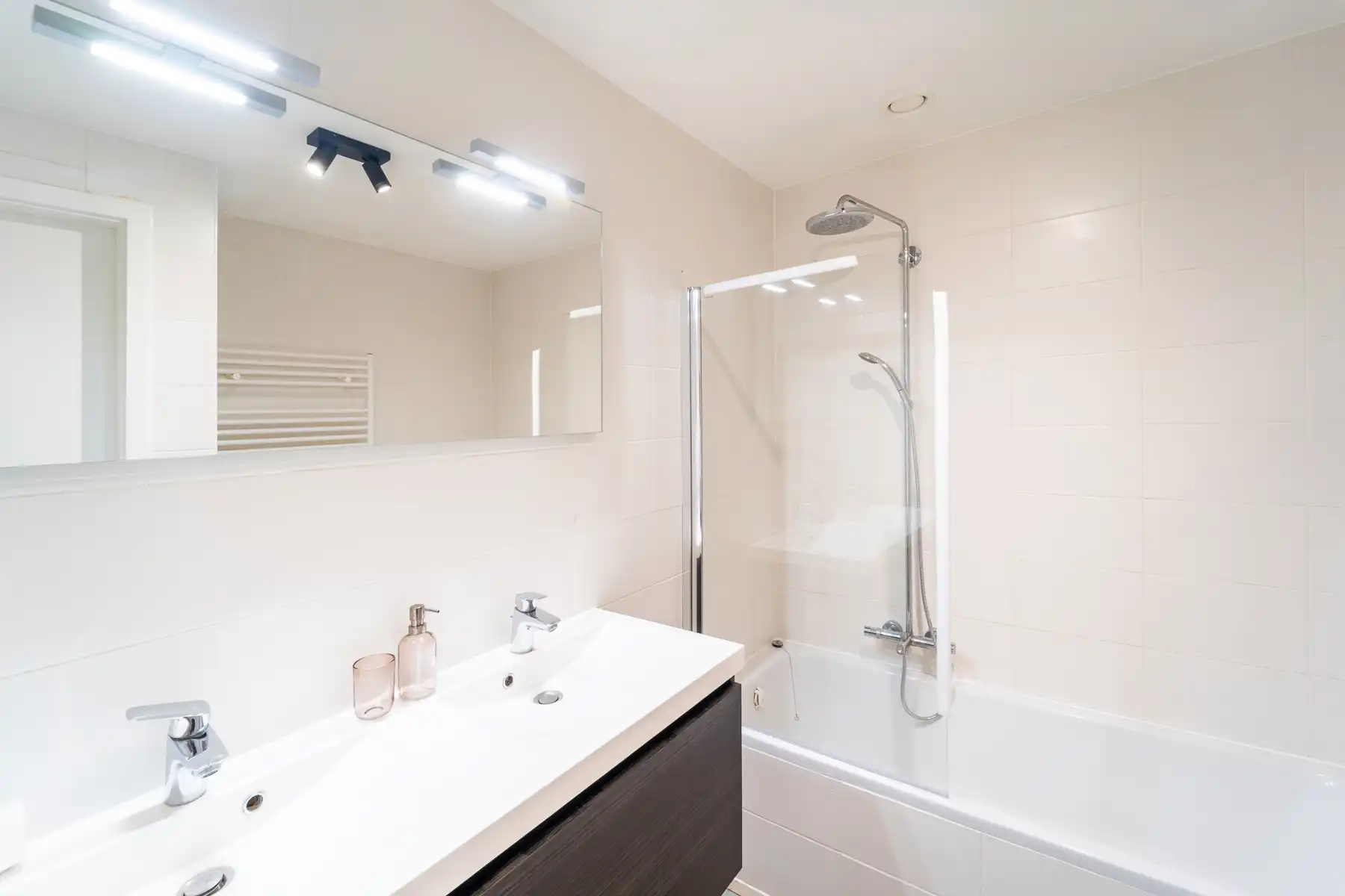 Gemeubeld appartement met 2slpks op 12e verdiep, 't Eilandje foto 8