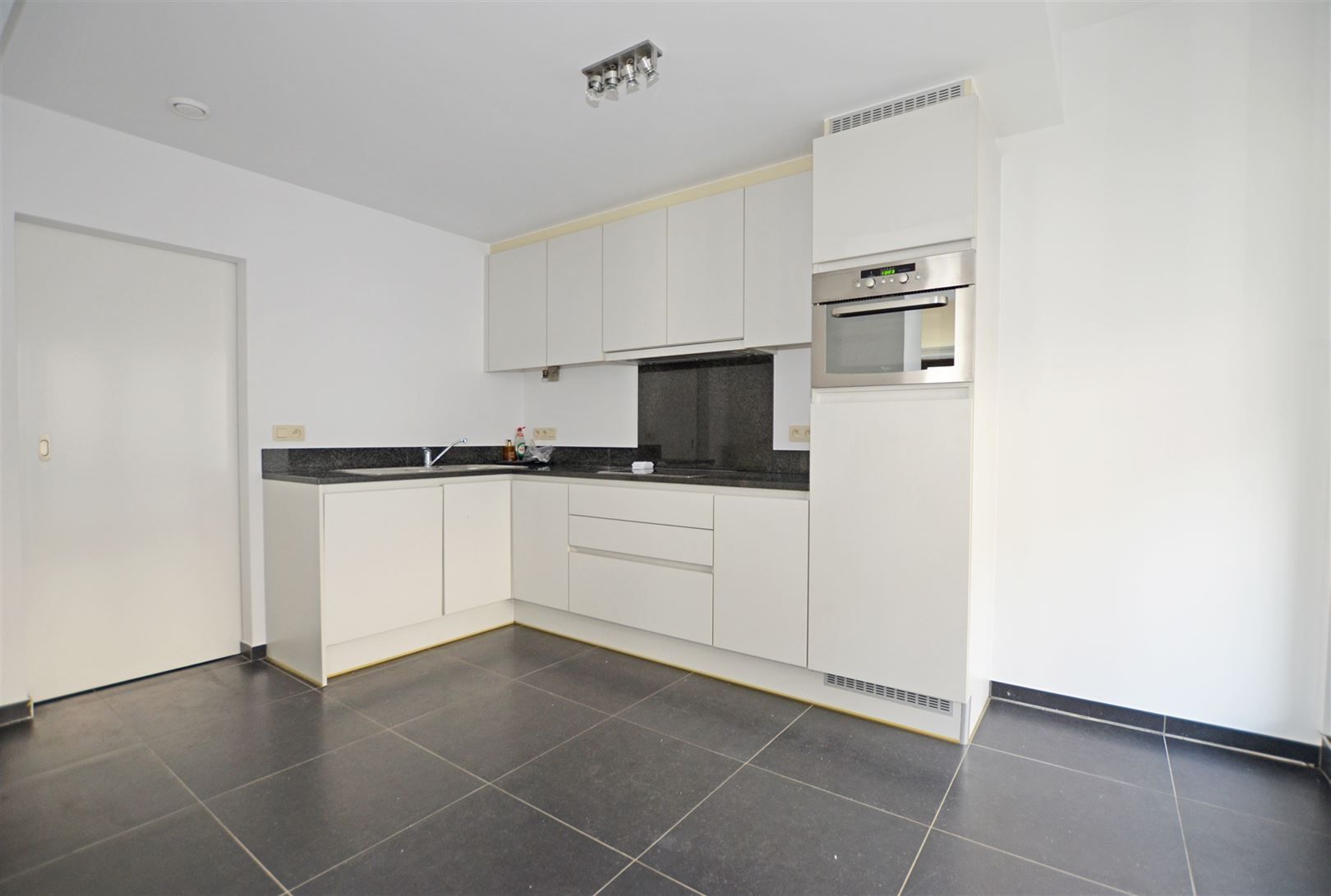 Centraal gelegen éénslaapkamer appartement + garagebox foto 4