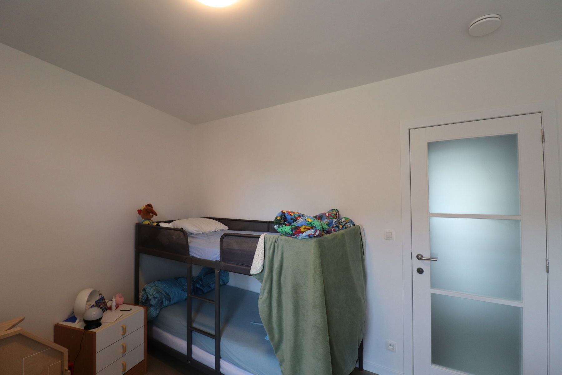 Recent 2-slaapkamerappartement 1ste verdieping links met lift, autostaanplaats en berging. foto 10