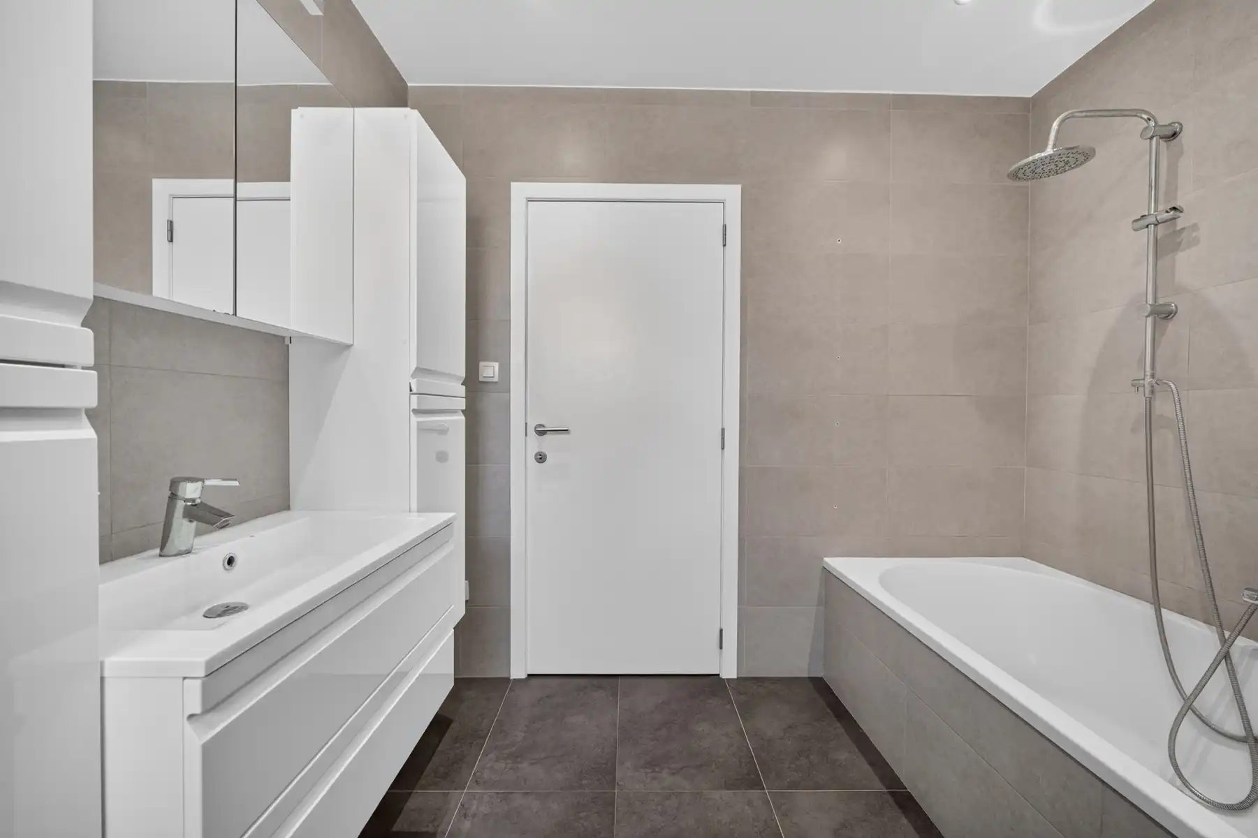 Instapklare, volledig gerenoveerde woning met 3 slaapkamers in een rustige omgeving foto 9