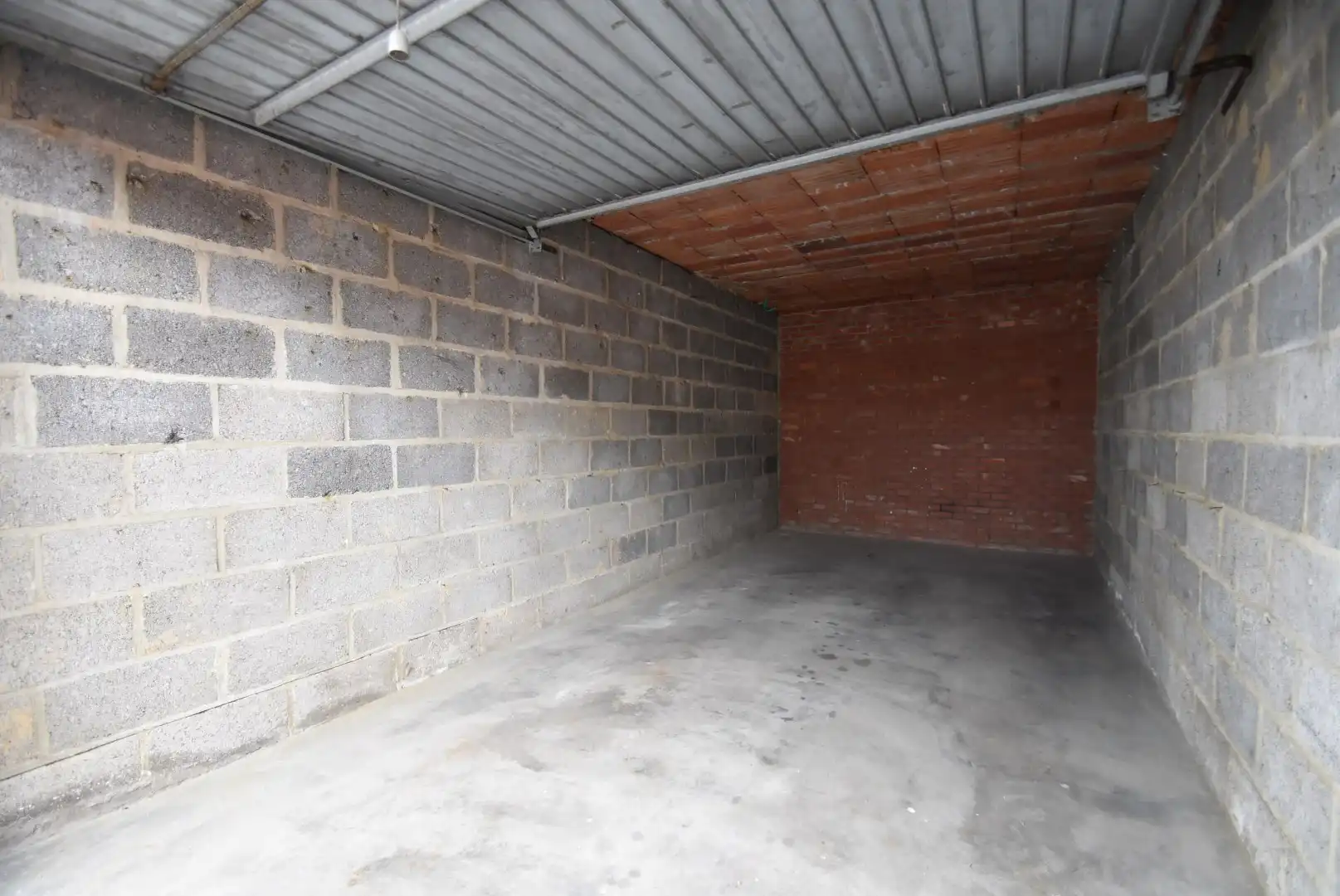 Ruim appartement op de 3° verdieping in hartje Hoeselt, met 3 slaapkamers, garage en prachtig terras met panoramisch uitzicht.  foto 30