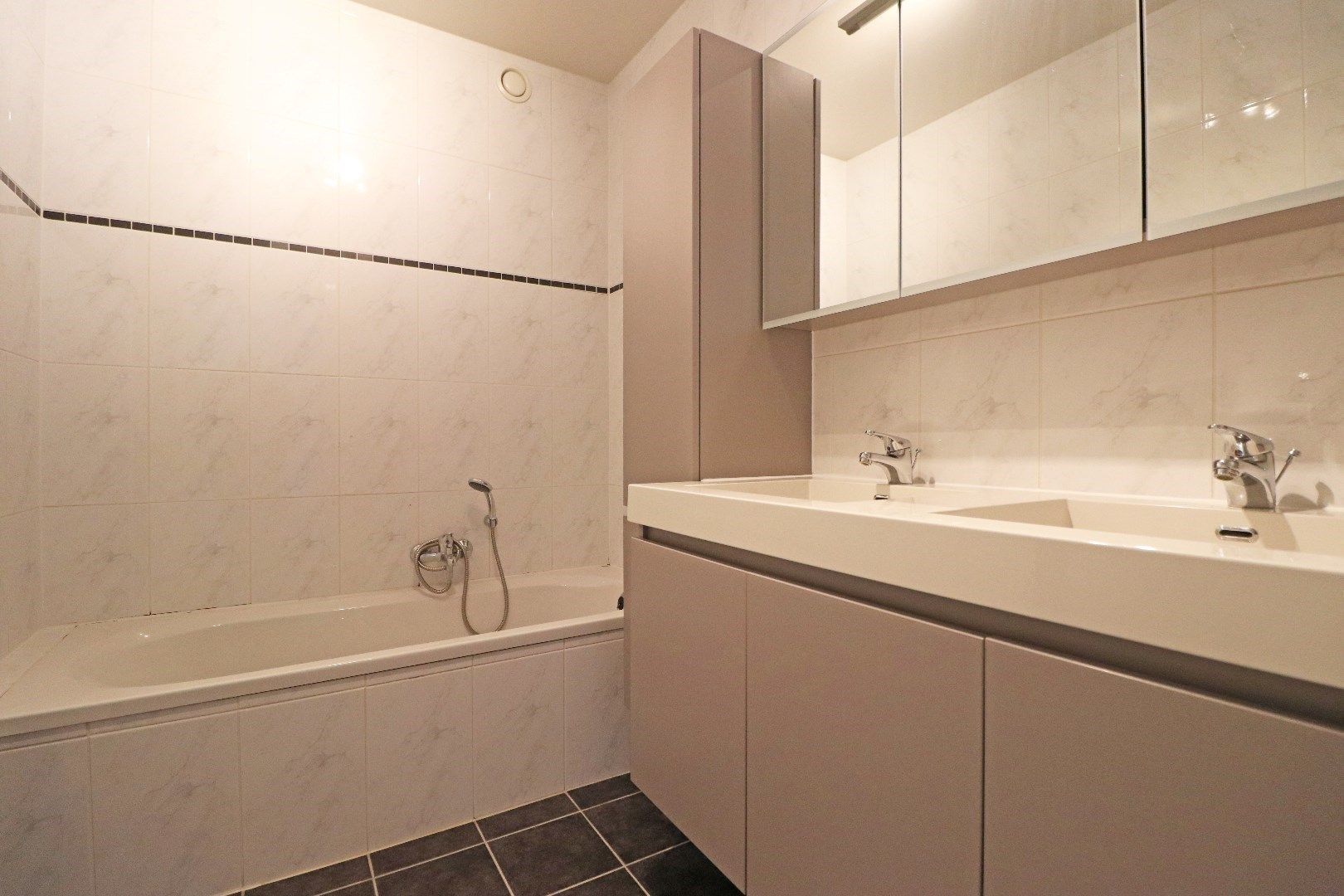 Verzorgd appartement met staanplaats foto 7