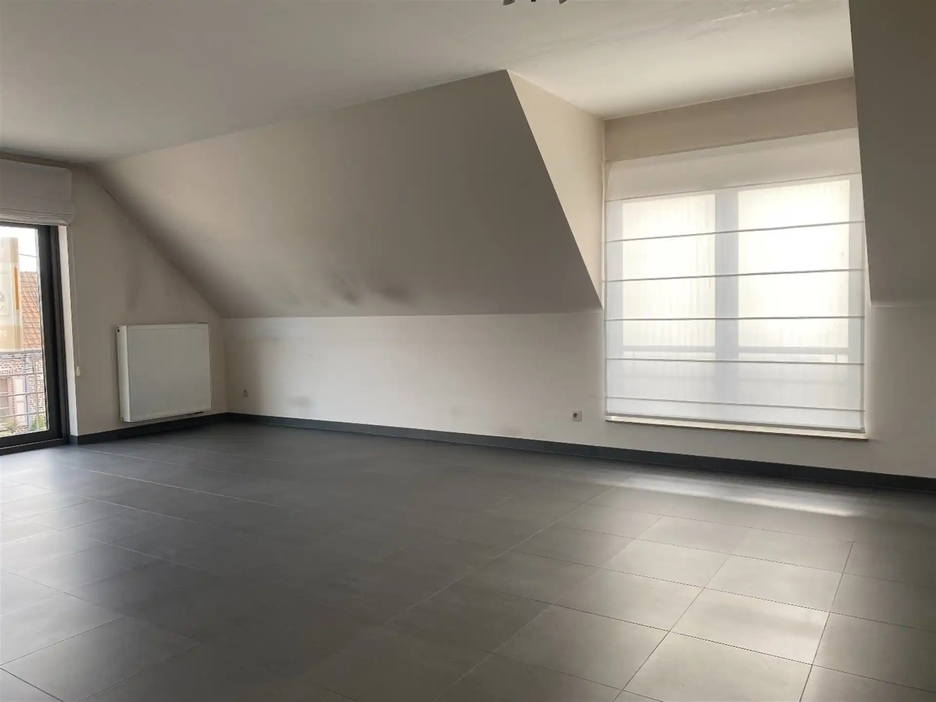 Gunstig gelegen dakappartement met autostaanplaats. foto 4