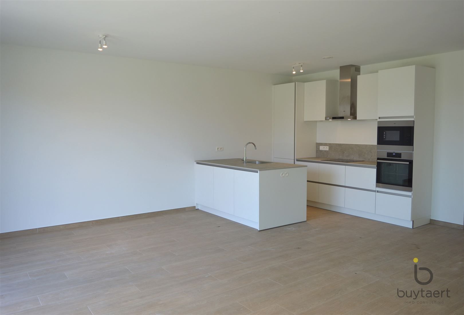 Gelijkvloers nieuwbouw appartement met twee slaapkamers. foto 5