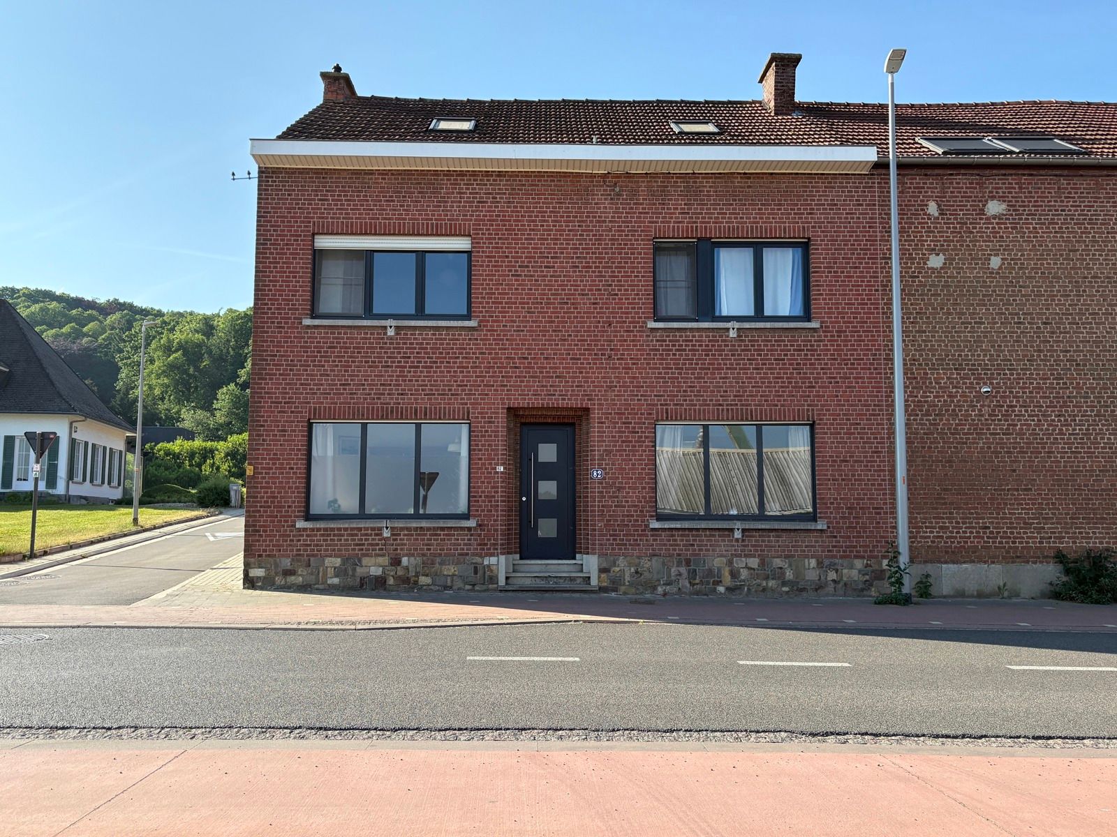 Te renoveren woning met veel potentieel  foto 3