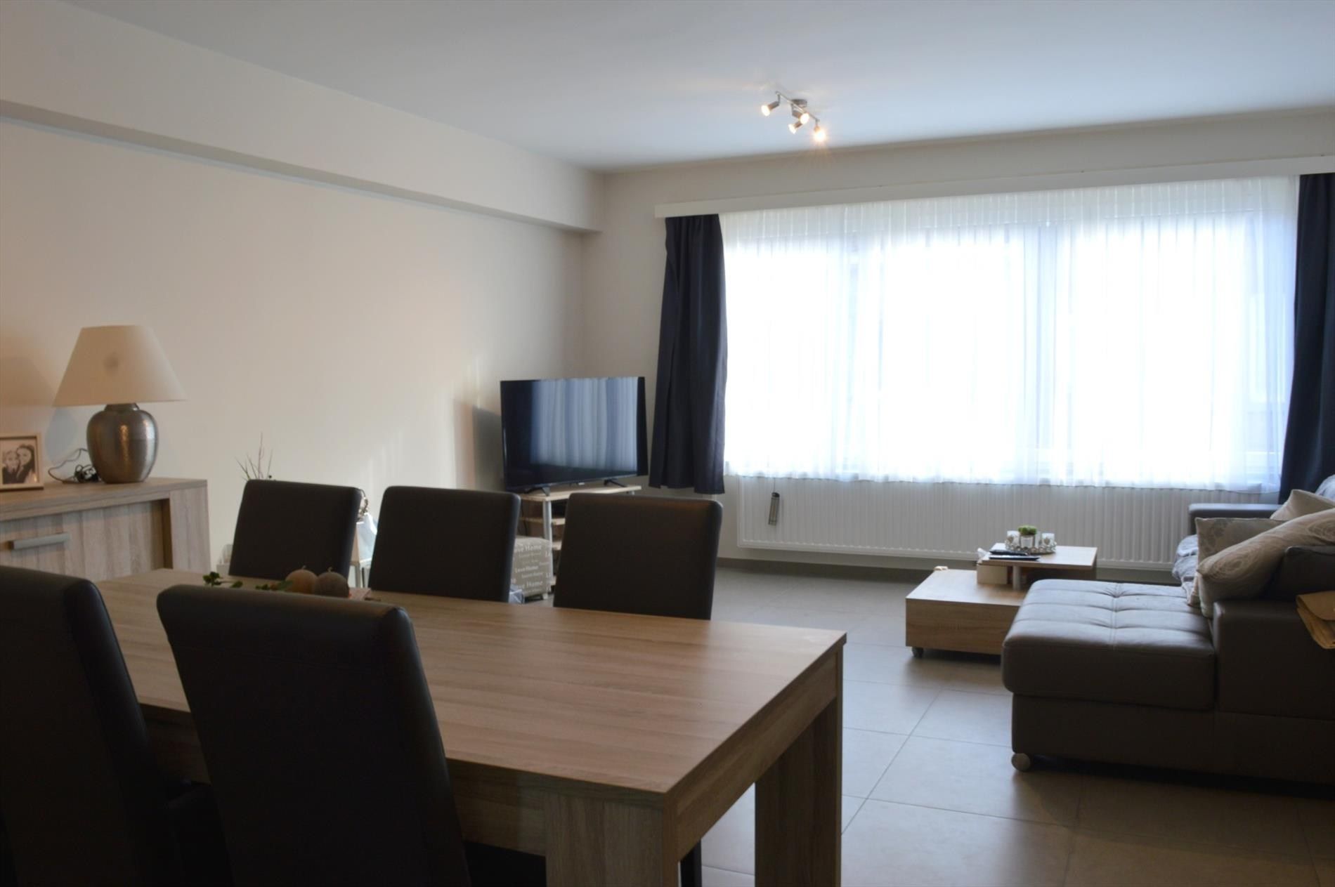 Ruim 2 slaapkamer appartement met terras foto {{pictureIndex}}