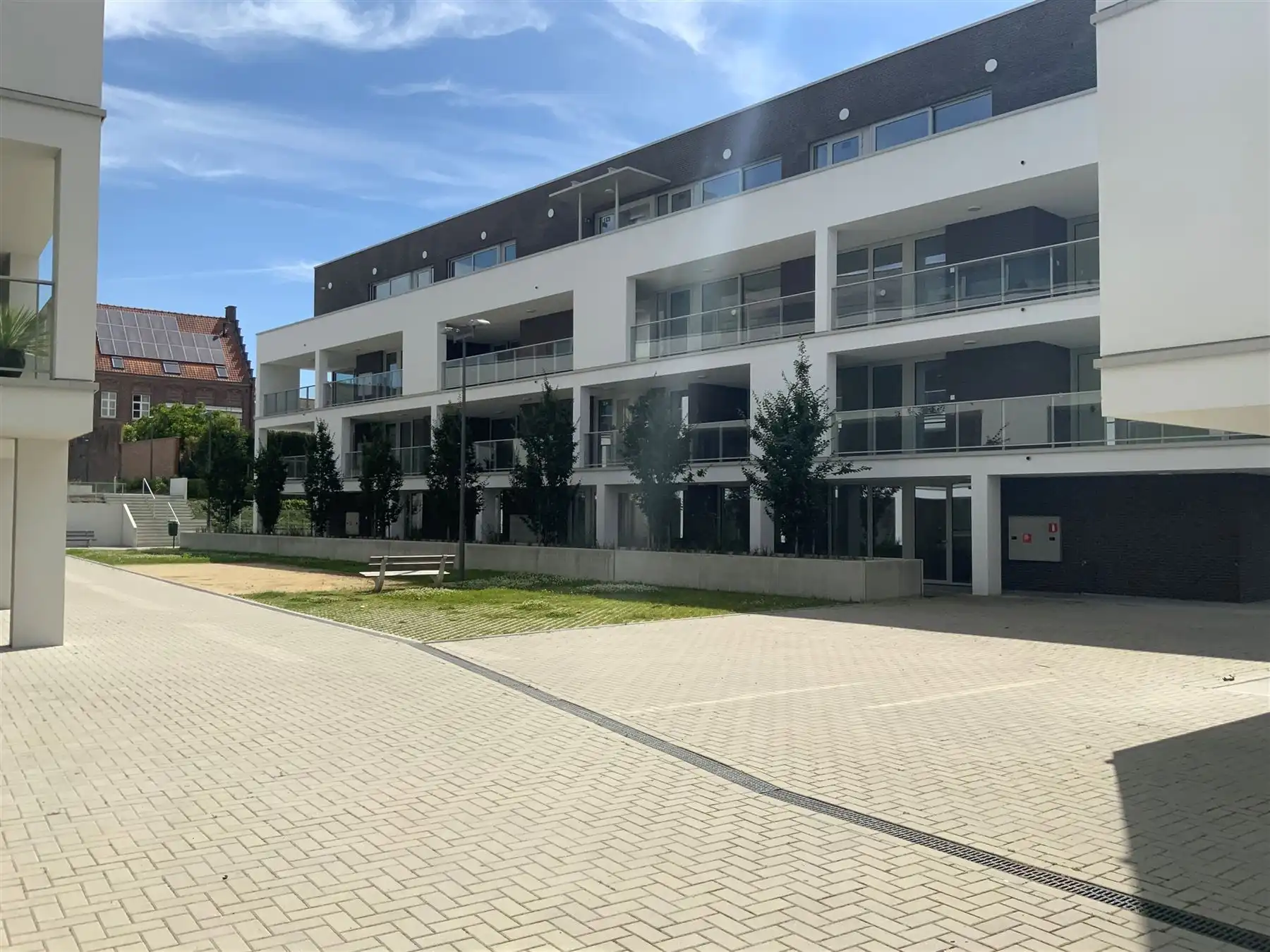 Gelijkvloerse serviceflat met 1 slaapkamer foto {{pictureIndex}}