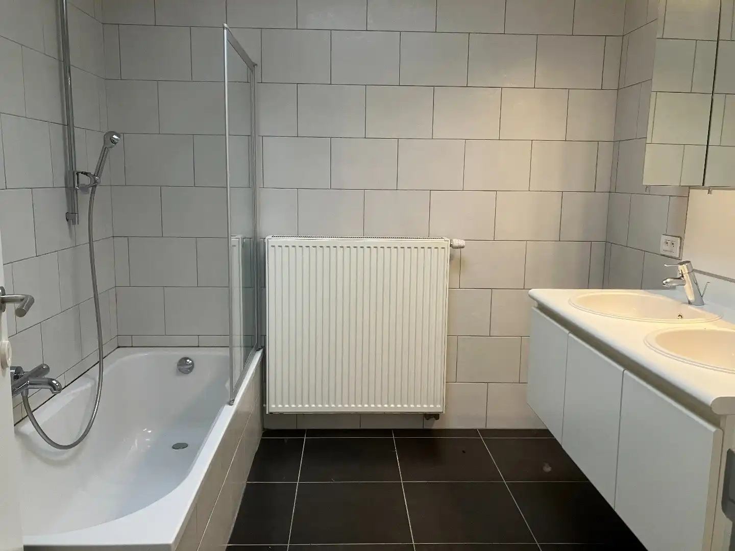 Rijwoning met 2 slaapkamers en achterliggende garage! foto 6