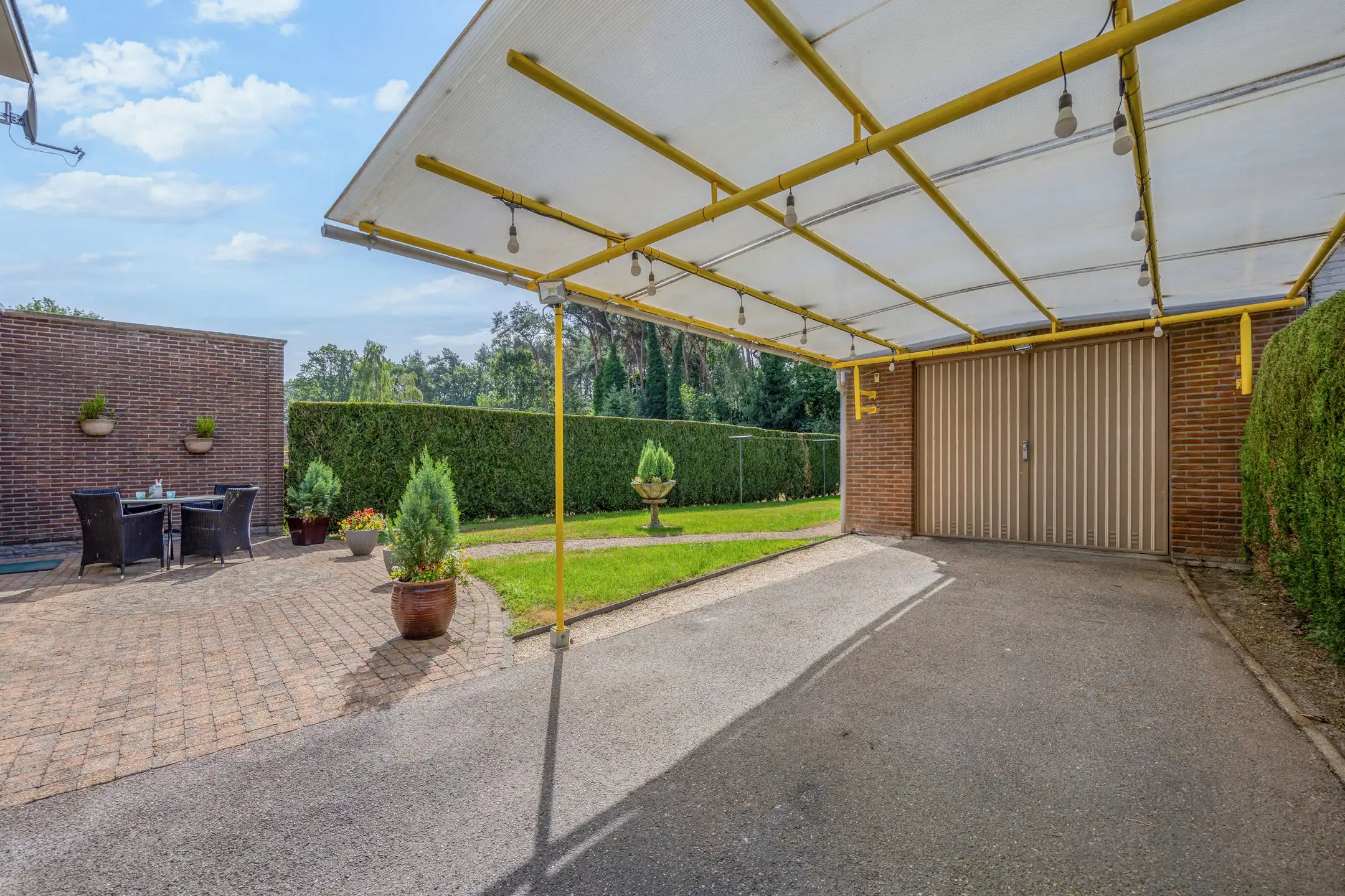 Ruime gezinswoning met 5 slaapkamers in rustige wijk foto 18