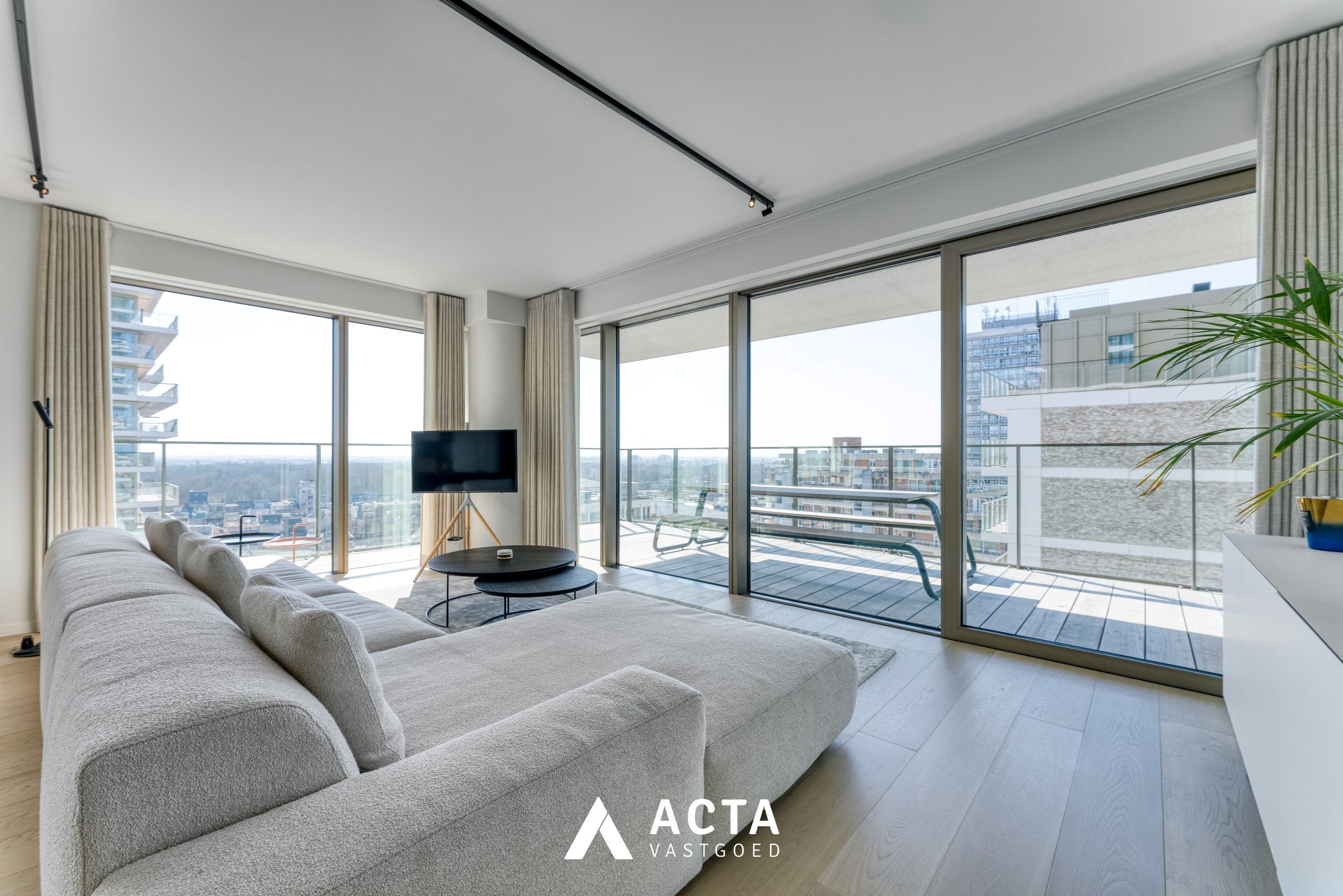Luxueus afgewerkt nieuwbouw appartement in SKY TOWER ONE foto {{pictureIndex}}