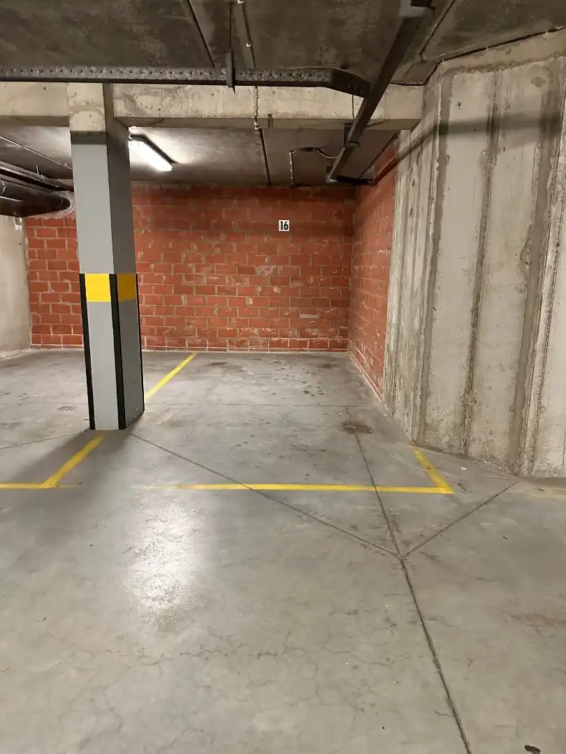 AUTOSTAANPLAATS - BLANCGARINSTRAAT - KNOKKE foto 2