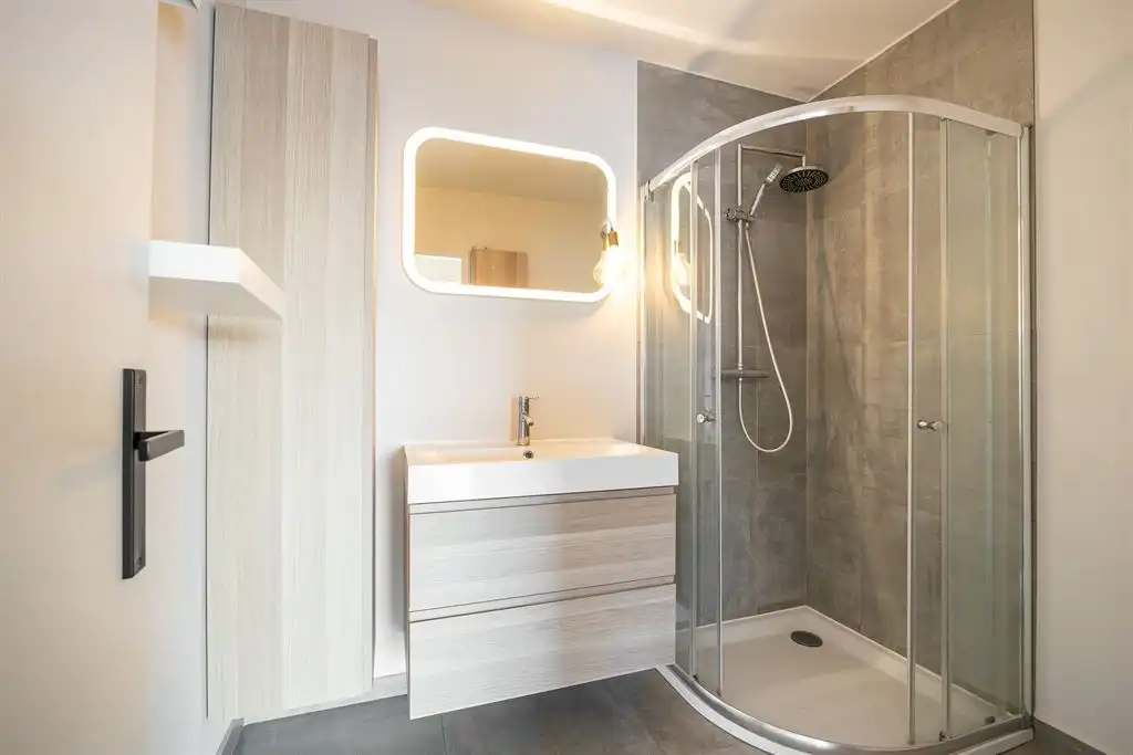 Gerenoveerd appartement met panoramisch zicht foto 13