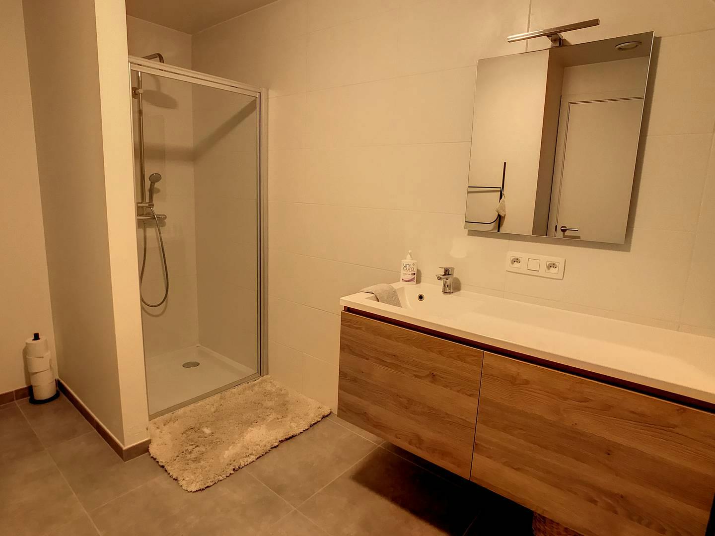 Modern dakappartement met 1 slaapkamer te huur in Kalmthout! foto 8