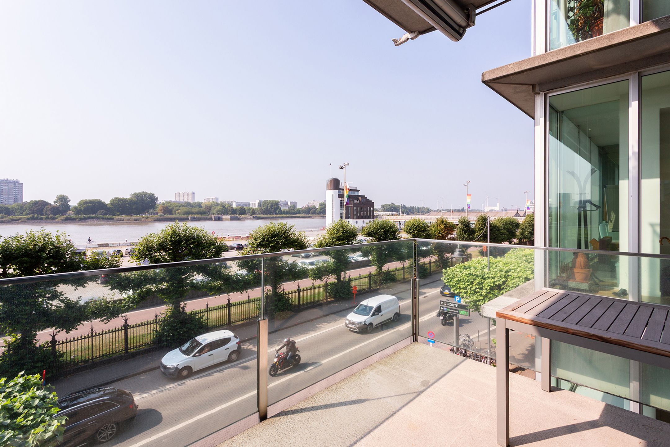 Prachtig hoekapp (161m²) met zicht op de Schelde en met terras foto 16