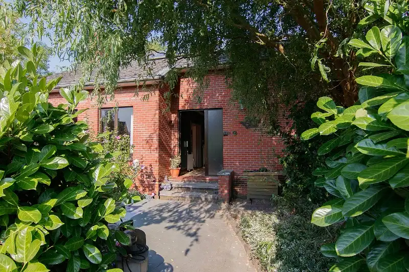 Interessant renovatieproject in groene omgeving op een knap perceel van bijna 12 are foto 3