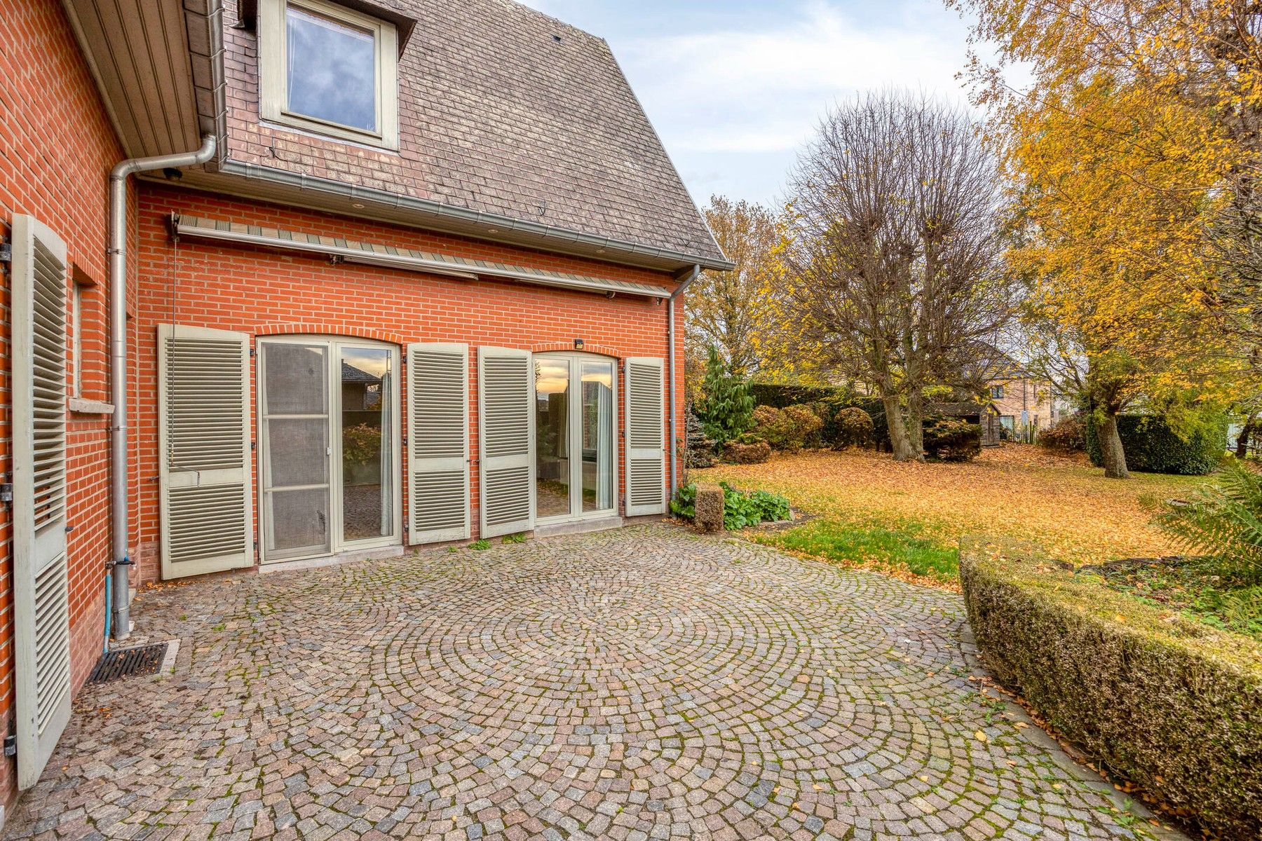 Gezinswoning met 6 slaapkamers op een perceel van 12a foto 10