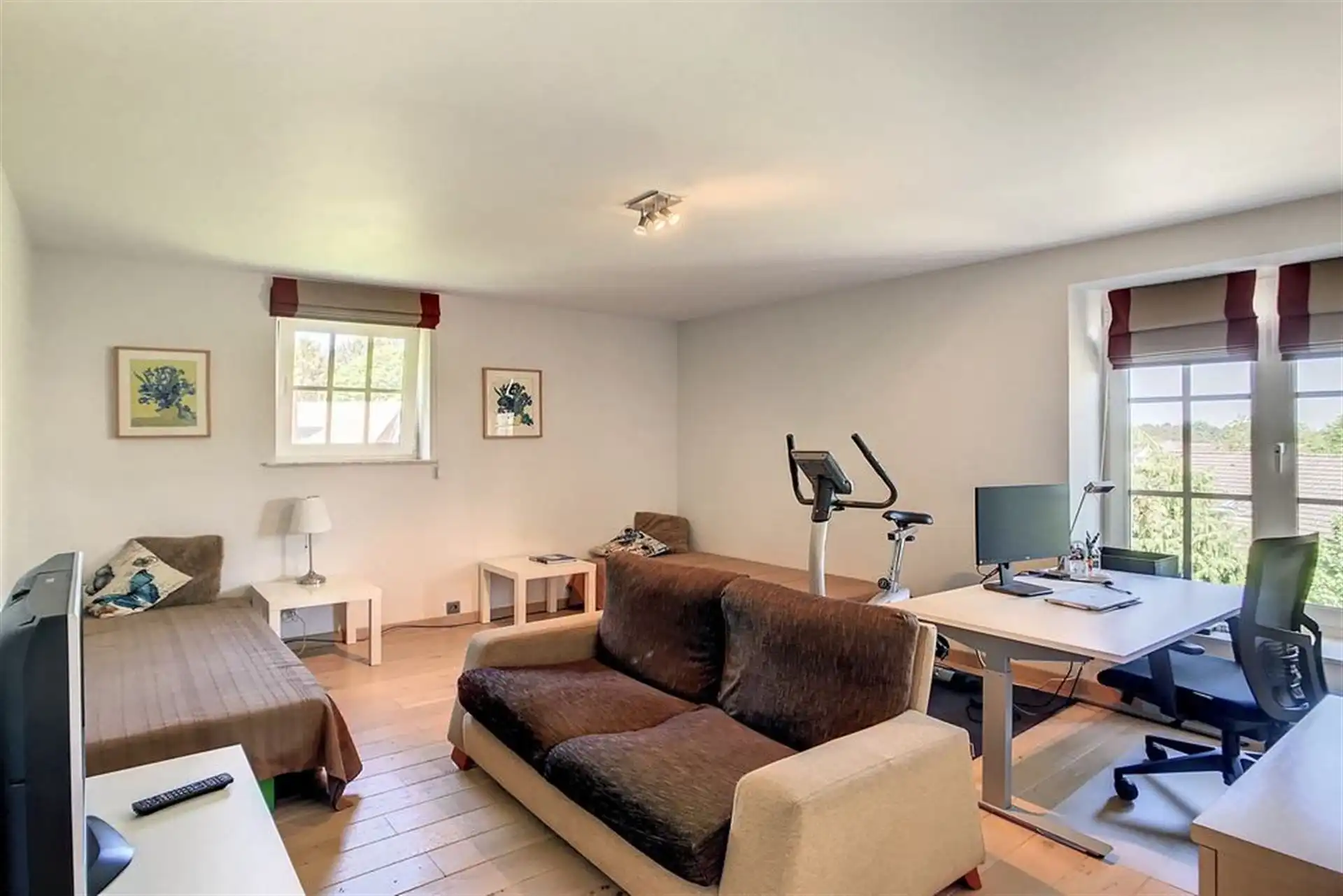 Charmante villa in residentiële omgeving met prachtig aangelegde tuin foto 25