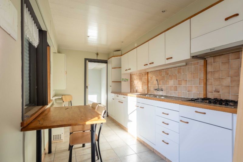 Roeselare - Starterswoning met voldoende kamers en leuke tuin foto 5