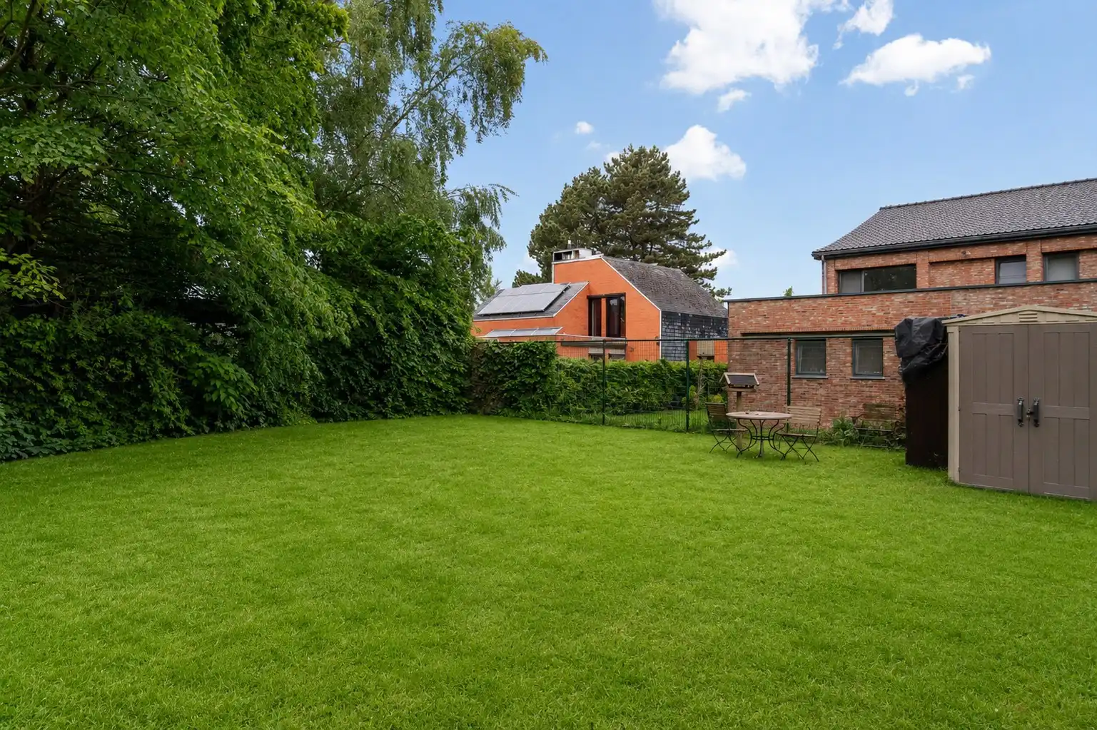 Gelijkvloers appartement met twee slaapkamers en bouwgrond te Herk-de-Stad  foto {{pictureIndex}}