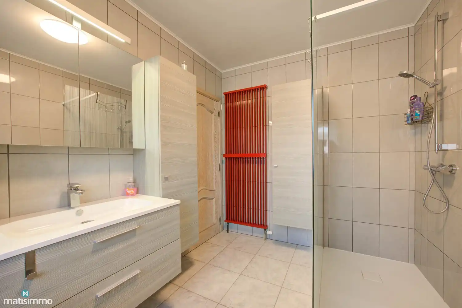 RUIME WONING MET 4 SLAAPKAMERS GELEGEN OP EEN RUSTIGE DOCH CENTRALE LOCATIE TE GENK foto 13