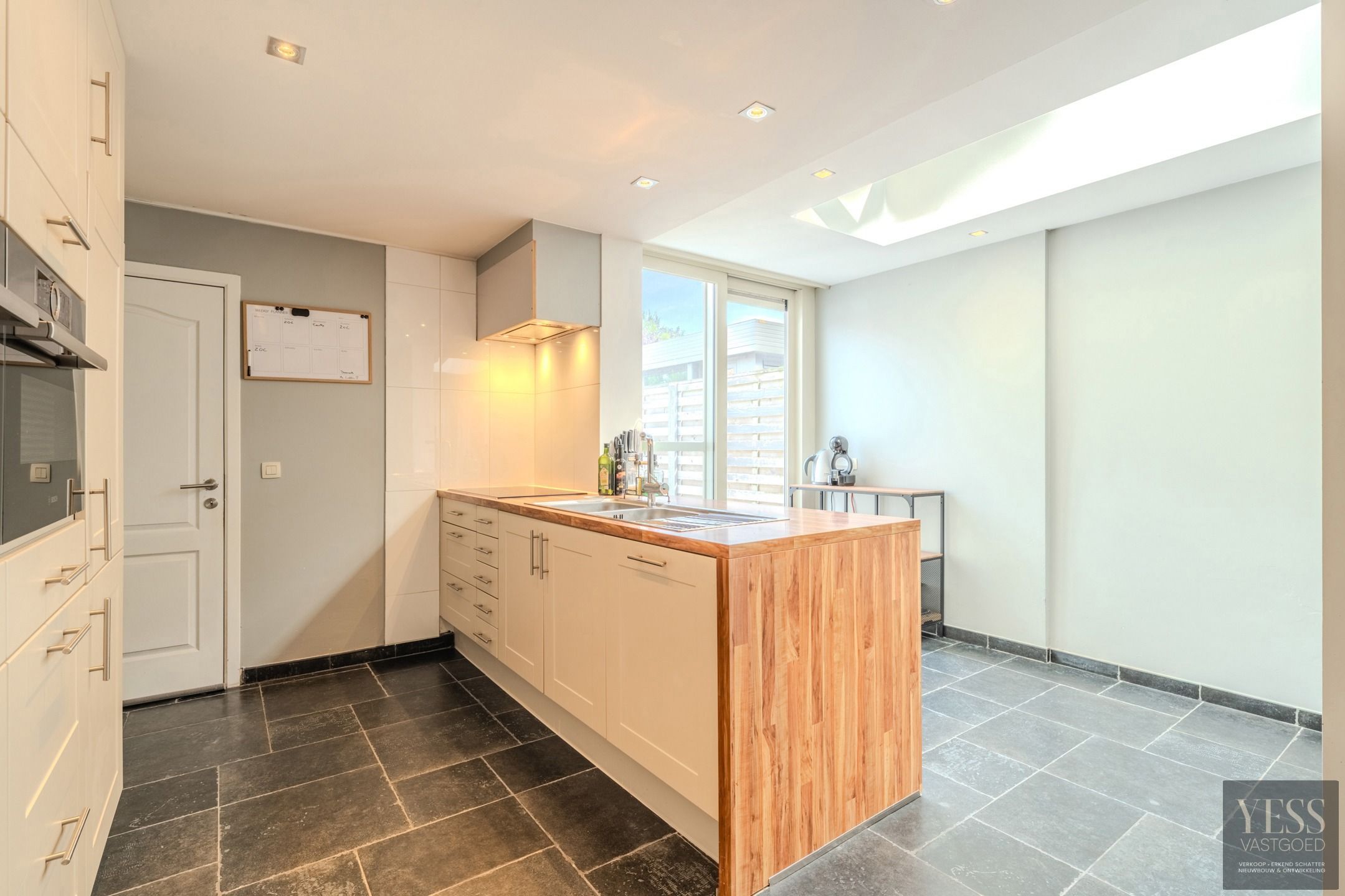 Charmante woning te koop in de Stationsstraat te Lissewege! foto 9