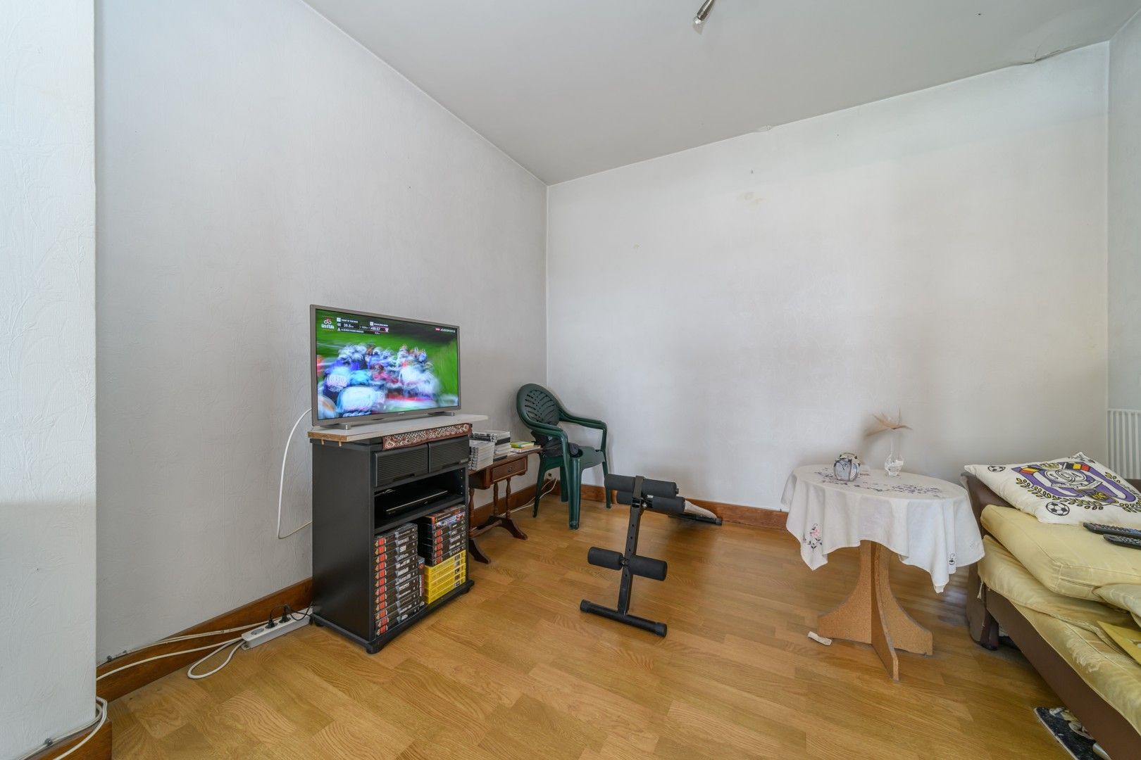 Te renoveren appartement op de 4de verdieping te Aalst! foto 3