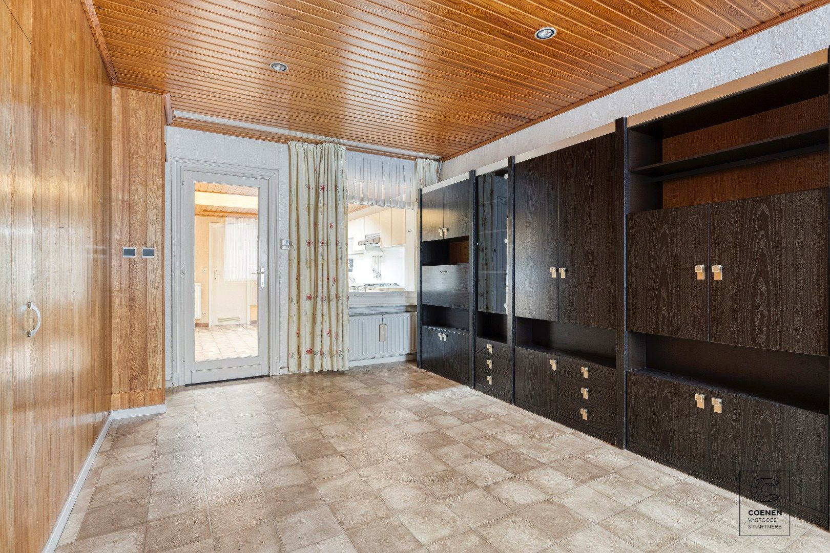 Te renoveren halfopen bebouwing met 2 à 3 slaapkamers op TOPlocatie te Brasschaat!  foto 4