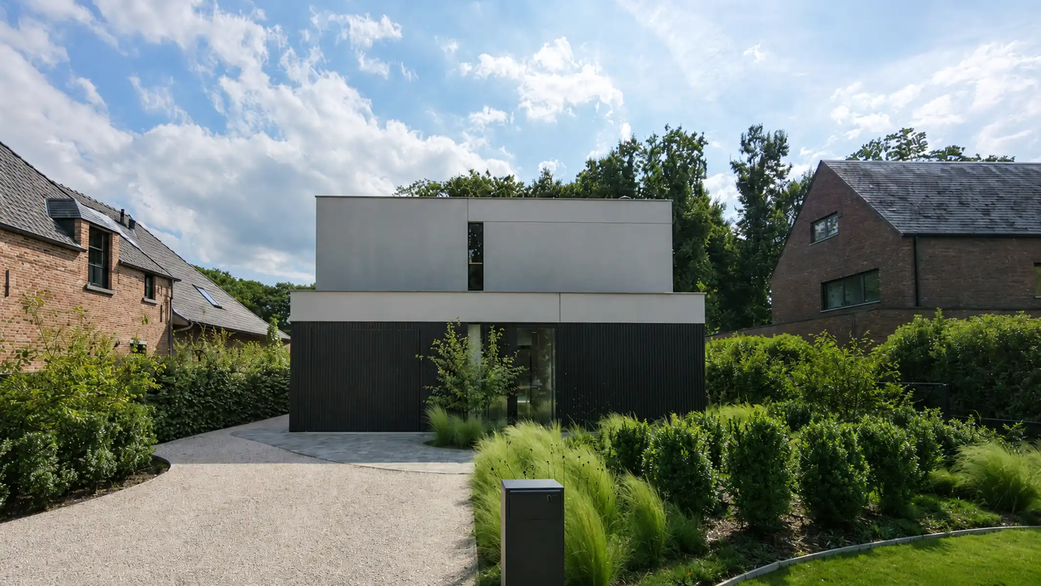 ENERGIEZUINIGE CONCRETE HOUSE OP TOPLOCATIE foto {{pictureIndex}}