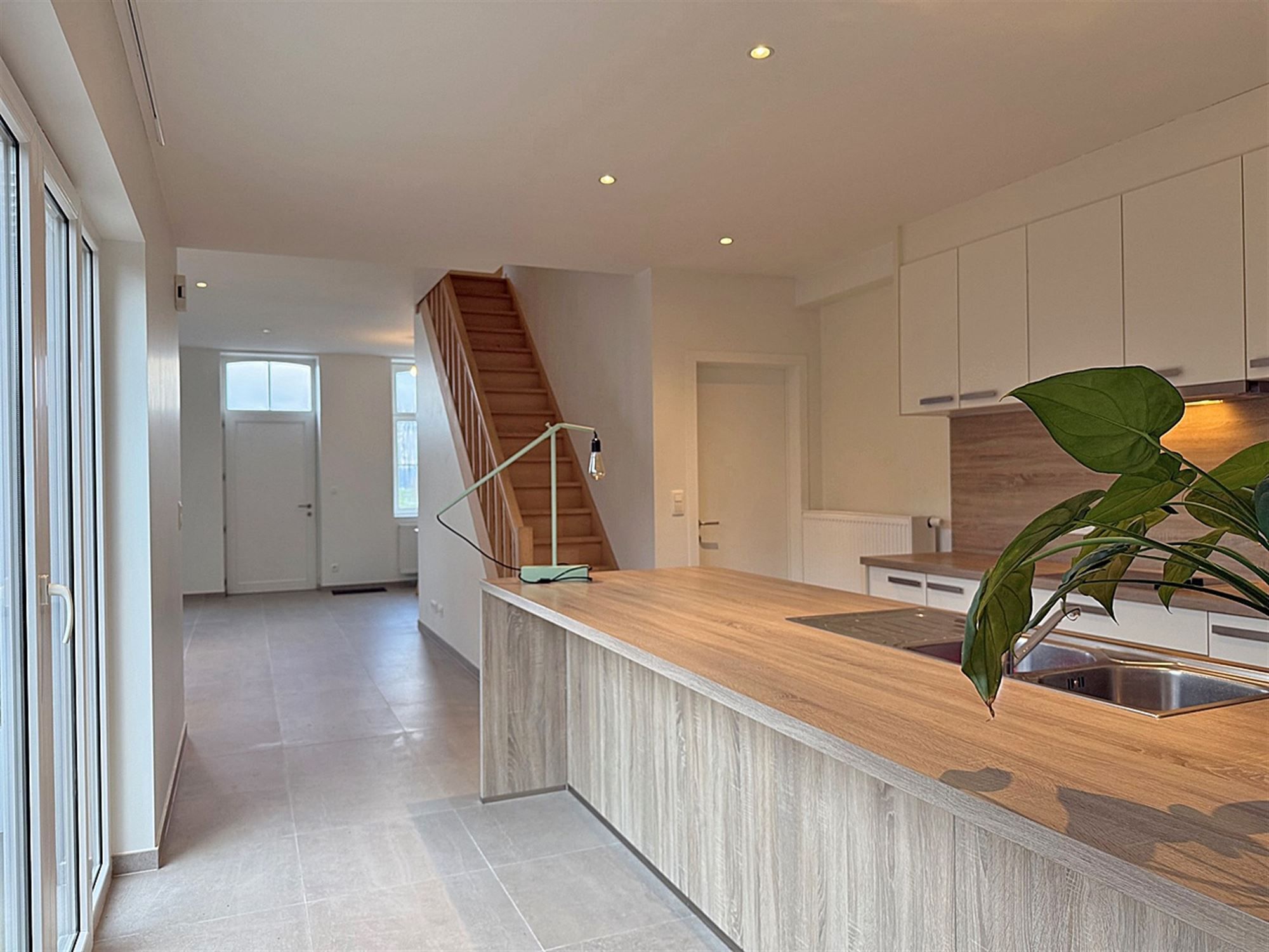 Instapklare charmante DORPSWONING met 3 slpks, 2 badks en tuin foto 8