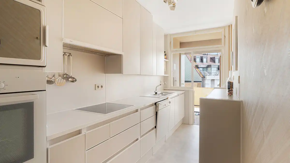 Appartement met veel potentieel: zon, zeezicht en rust foto 20