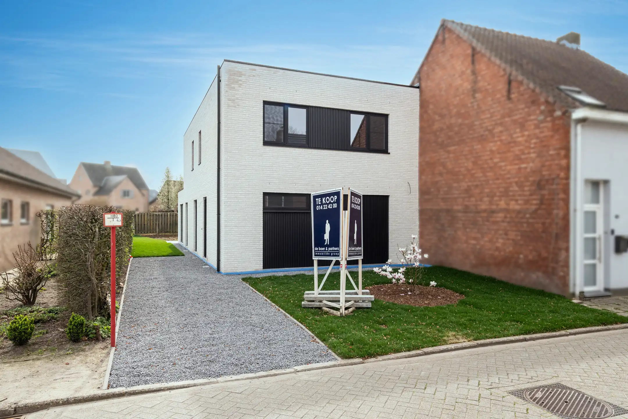 Nieuwbouwwoning (geen BTW) met 3 slpks in hartje Vosselaar foto {{pictureIndex}}